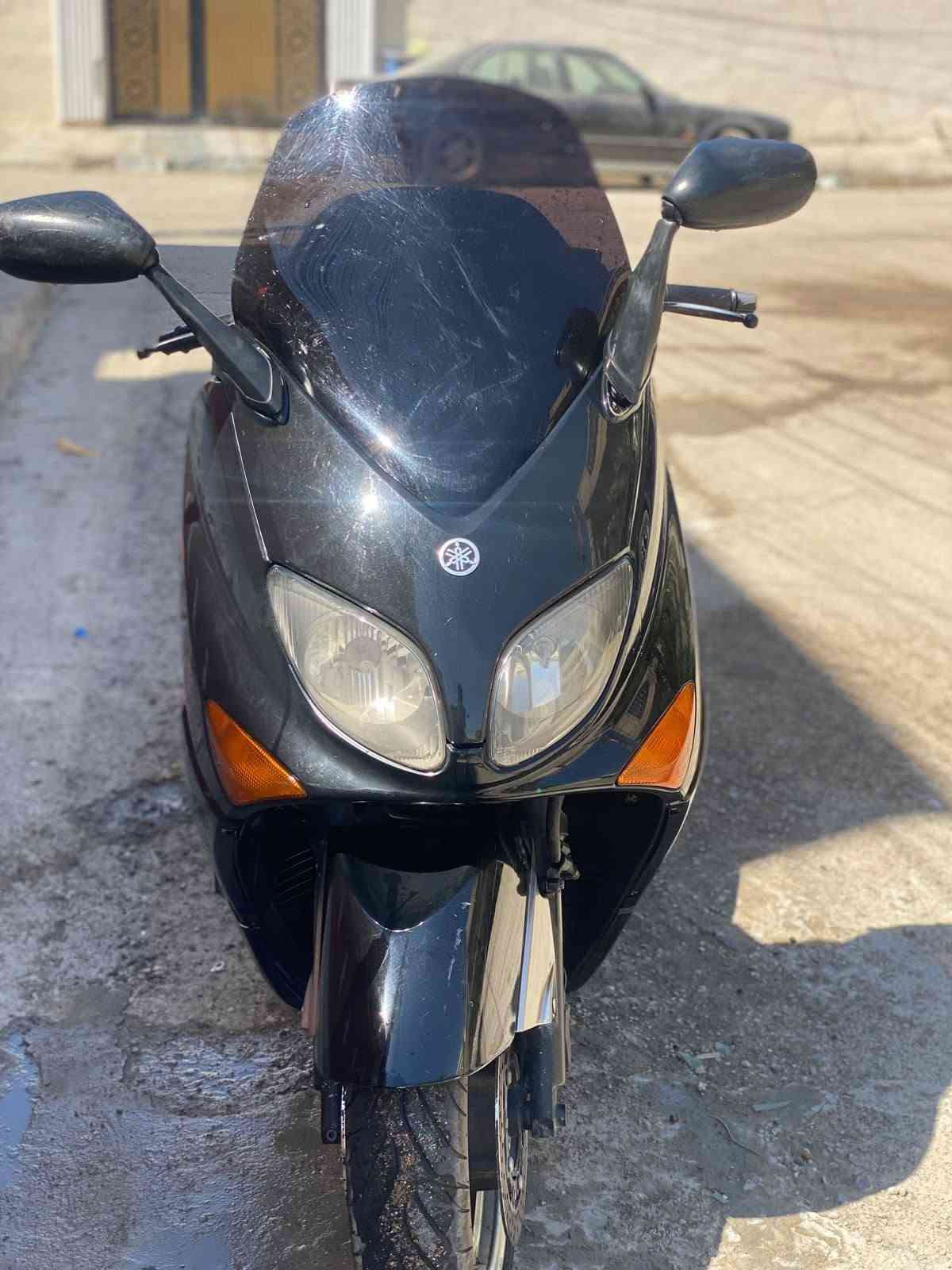 🔥 تيماكس موديل 8 (T-MAX) سوداء – للبيع 🔥
السلام عليكم إخوان.. دراجة مال اقتناء وجاهزة للمشي، ما ناقصها شيء ولا ملعب بيها، شد بلاد.

​📌 المواصفات الأساسية:

• الموديل: تيماكس موديل 8

• اللون: أسود ملكي 🖤

• الماكينة: بلادية صافية، ما ملعب بيها ولا مفتوحة.

• الظفيرة: ظفيرة بلادية شد الشركة بدون أي ترهيم أو تلاعب.

• الكفر: كفر بلادي أصلية ونظيفة.

• الإضاءة: شد لها زوج جلوبازن عالي ناصي إضاءة قوية. 💡

​🔧 الإدامة والصيانة:

الدراجة راجع عليها إدامة كاملة:

• بلاك + تنظيف نوزلات.

• فيت بوم.

• إدامة كلتشات كاملة (خرز + فايبرات + قايش).

​🔊 الصالنصة:

• صالنصة أكربوفيك (Akrapovič) أصلية بصوت روعة بدون أي لحيم.

​🛠️ ملاحظة للأمانة:

الدراجة ما يراد لها أي شيء عدا ترتيب بسيط لـ (كعكة الصالنصة) وتبديلها وبس، والدراجة أخت الجديدة.

​📍 المكان: بغداد – الشعب

📞 للتواصل والاتصال: ***********

💬 السعر 19 وبيها مجال
