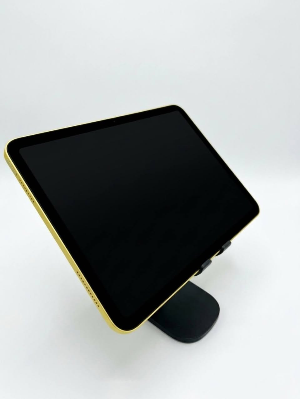 📢 للبيع آيباد الجيل العاشر (iPad 10)
🔹 السعة: 64 جيجابايت
الذاكرة العشوائية (RAM): 4GB
🔹 اللون: أصفر
🔹 إصدار Wi-Fi
🔹 شاشة Liquid Retina قياس 10.9 إنش
🔹 معالج A14 Bionic القوي والسريع
🔹 بصمة Touch ID
🔹 منفذ USB-C
🔹 كاميرا أمامية وخلفية 12 ميغابكسل
✅ أستخدم للدراسه وسلس في الألعاب
✅ أداء ممتاز 

💰 السعر: (400) وبي مجال 
مكاني مدينة الصدر
📩 للاستفسار والتواصل على الواتساب 
(***********) 
#للبيع #آيباد #iPad10 #Apple #أبل #العراق
