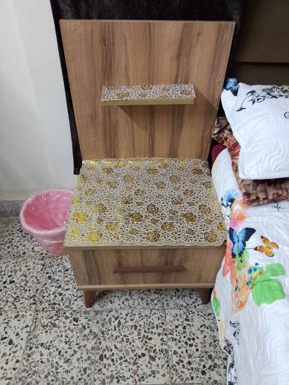 السلام عليكم
غرفة نوم تركيا نظيفة حيل 
السعر ٥٥٠ وبيها مجال 
العنوان بغداد زيونه
الهاتف ***********
