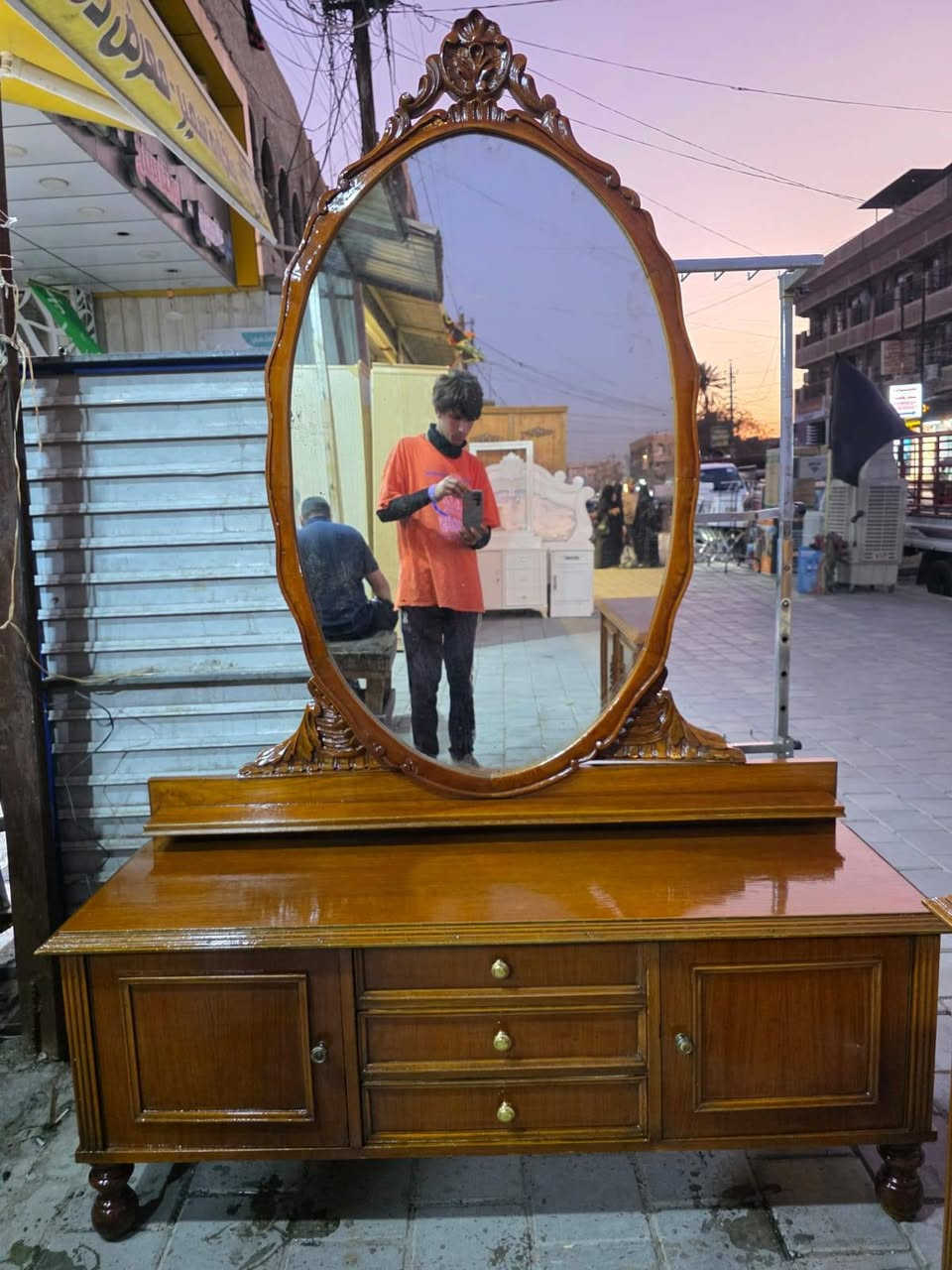 غرفه ٥ باب طابق واحد صاج داخل وخارج مستعمل نظيف شغل درجه اولى مستعمل موديل رجل عنتيكه بغداد الأمين الثانية ***********
