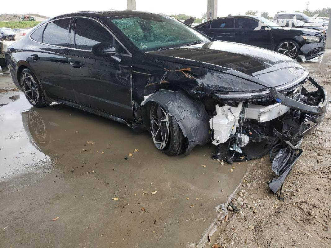 السلام عليكم هيونداي سوناتا وارد امريكي موديل 24 
رقم بغداد شهداء  وكاله ضرر مدكر فقط مع الدعامية 
ماشيه 25 ميل مع صور الضرر والسونار
مكتن بصرة مطيحه 
السعر 185 وييها مجال بيع او مراوس حسب القناعه
*********** البصرة, العراق
