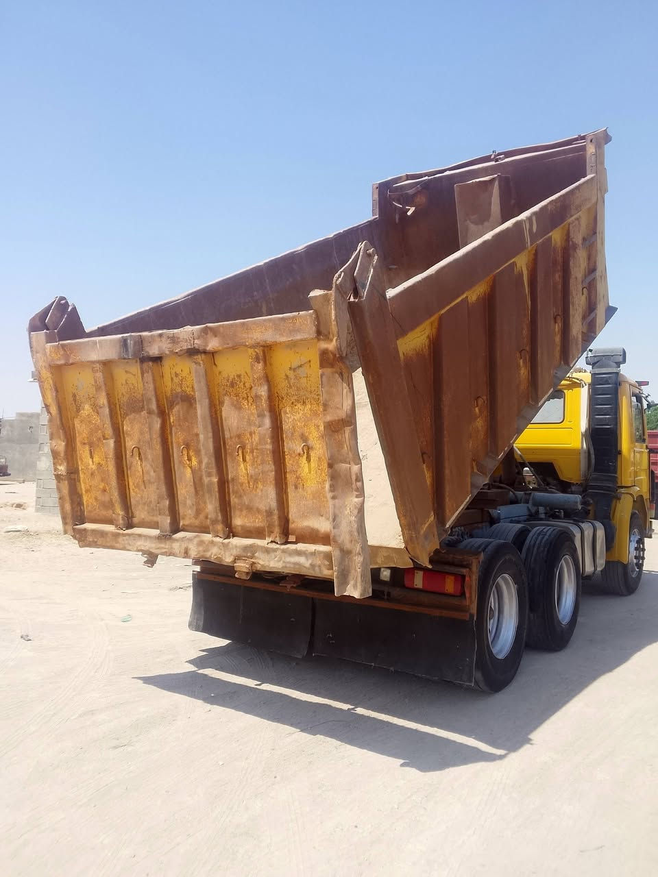 سلام عليكم سيارة للبيع مكينة 6 13 جديد كير 5/5 سعر 110 بيها مجال بدون رقم  *********** ***********
