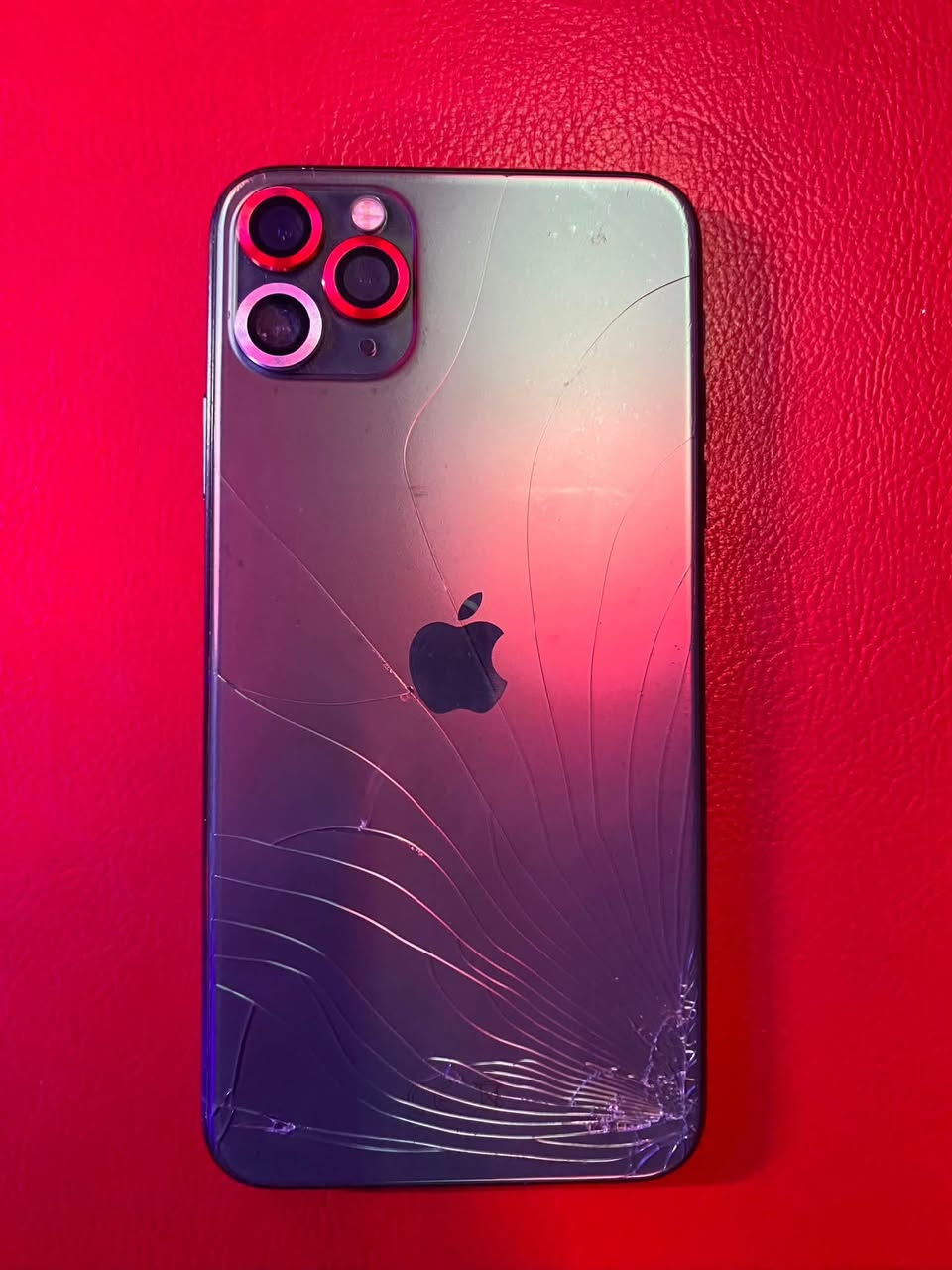 سلام عليكم ايفون 11pro max
ذاكرة 64

بطاريه ٧٢

الضرر موضح بالصوره 

الجهاز شغال و كلشي مابيه اريد ابيعه او مراوس ب ايفون 13 و فوك

واتساب ***********
