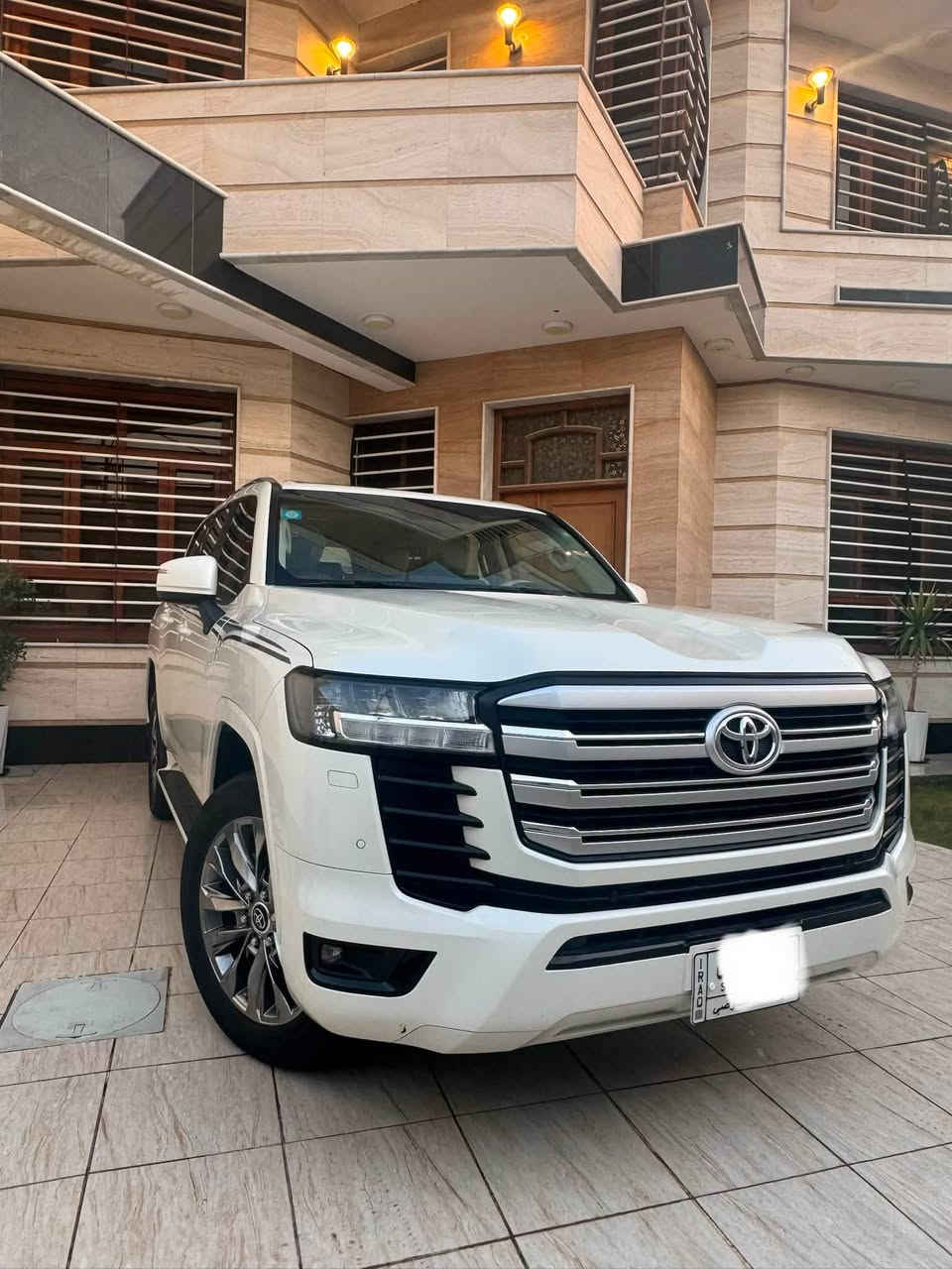 السلام عليكم 
للبيع بدون مراوس لاندكروز GXR  تطبيق وكالة ساز 2022  مرقم بغداد مكفوله كفاله عامه ماشيه ٤٩
٦ سلندر تنفس طبيعي 
صندوق كهرباء 
فتحة سقف سلايت 
شاشات عدد ٣
حساسات 
كامره خلفيه
كشنات جلد تدفئه وتبريد 
السعر ٦١٨ وبيهه مجال 
مكان السياره حله 
للاستفسار ***********
