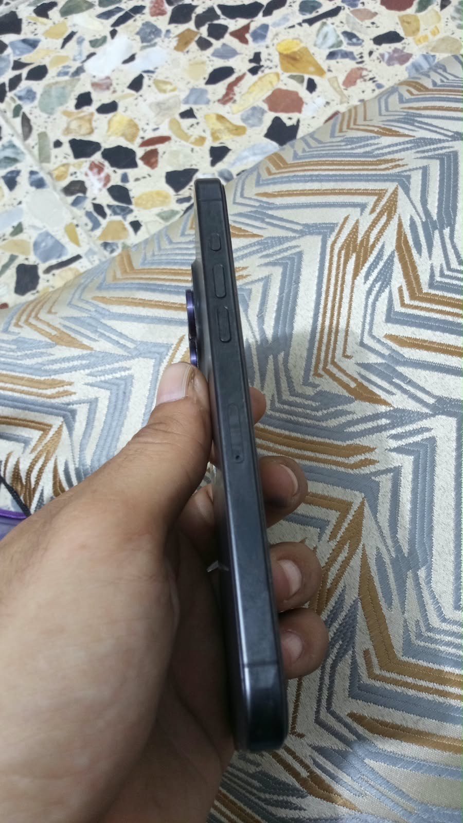 ايفون 15برو ماكس ذاكره 256بطارية 85جهاز برغي ممفتوح بي كلشي ممبدل بي جهاز نضيف كارتونه مالته موجوده سعرها 950وبي مجال بسيط مكاني شعب