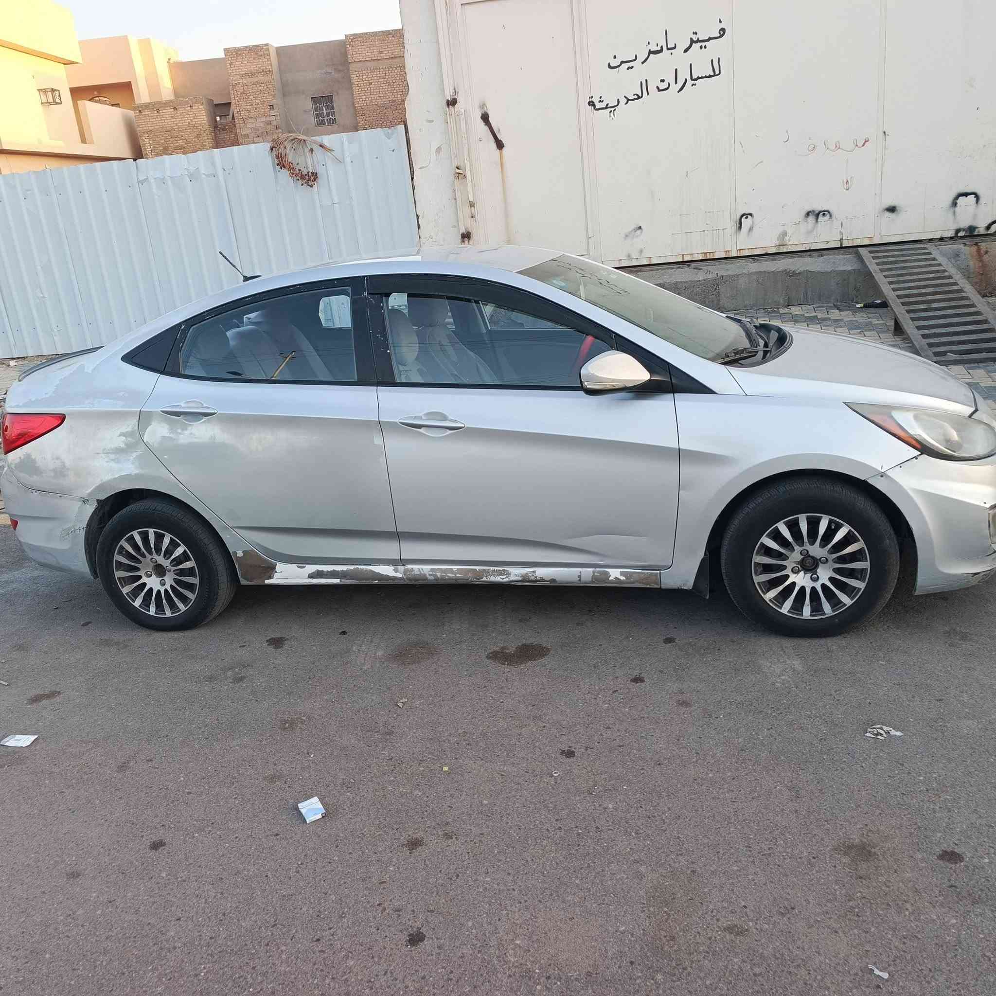 اكسنت موديل 2013 بيها جراد بيها صبغ قبق الجنطه وروس جاملغات خلفيه سياره جاهزه تدفئه تبريد تخم تاير سعرها 75 وبيها مجال 
*********** السياره بالانبار

