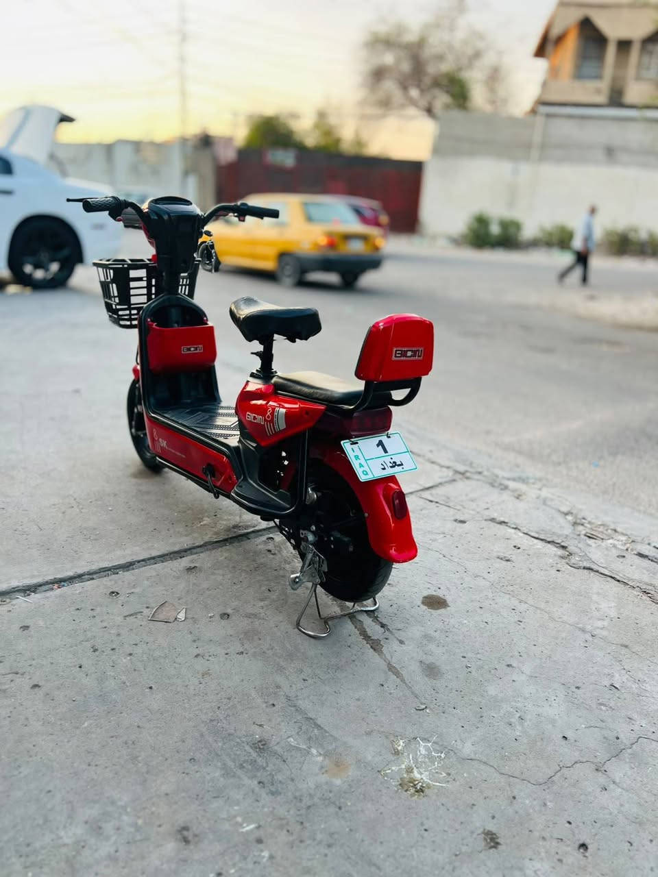 السلام عليكم دراجه شحن للبيع لايت ثلجي عالي ناصي بك لايت  ستاند صفح ستاند تعليك اشاير 4بطاريات دبل تايرات جدد هورن شغال نضيفات  كفرات نضيفة  شاشة 3نمر مكاني بغداد الجديده سعر 225وبيه مجال حك جيه للاستفسار ***********واتساب قفط
