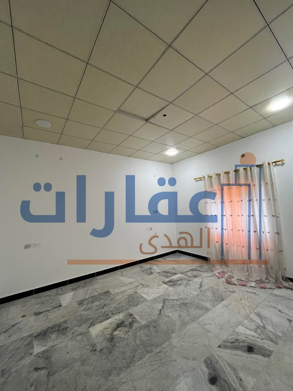 بيت ارضي للإيجار في الحكيمية الرديني
مساحة البيت 140 متر 
يتكون من (غرفتين منام - صالة - استقبال للضيوف - مطبخ - صحيات وحمام - منور وبالاضافة الى طارمة صغيرة )

سعر الايجار 650 الف شامل اجور الماء والكهرباء للتواصل ☎️ 
***********
