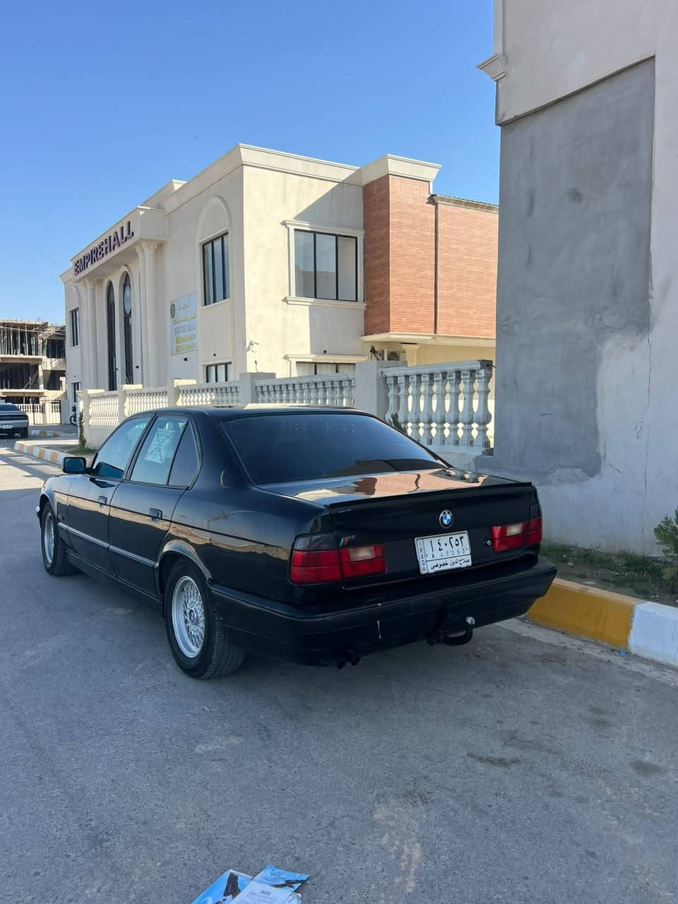 السلام عليكم الحلال للبيع
بيئم  525 اصل بليته. وسنويه موديل 1992
كير اوتماتيك. شرط بلاد. مكفول مسكر عدله 

بسعر مناسب جدا 49 وبيها مجال
صدر امامي خلفي كله مال كصه تخم تاير ويل خليه اصلي 
 محرك / كير / وصدر / تخم تاير / اكسل /   كهربيات شرط 
الموصفات /.    لايت سوار اصلي 
رقم صلاح الدين الماني شرط التحويل 
لايت بكلايت مال كصه اصلي 
السياره مصبوغه عام بدون ضربه بدون معجون وخياس
مكان السياره صلاح الدين تكريت 
***********
