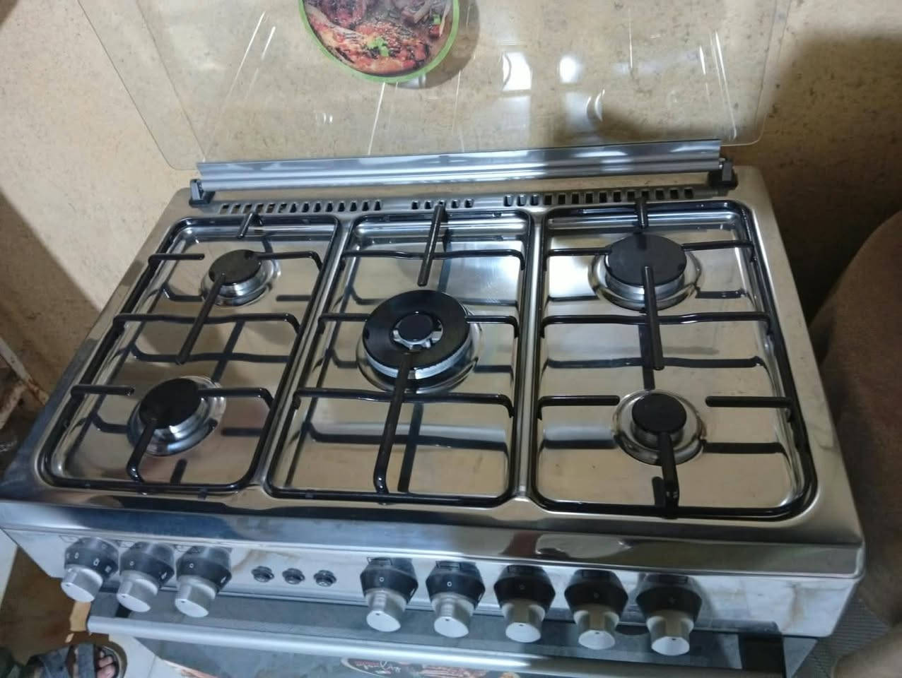 طباخ للبيع 5 عيون نظافه اخو الجديد مكان القرنه .الشرش ***********
