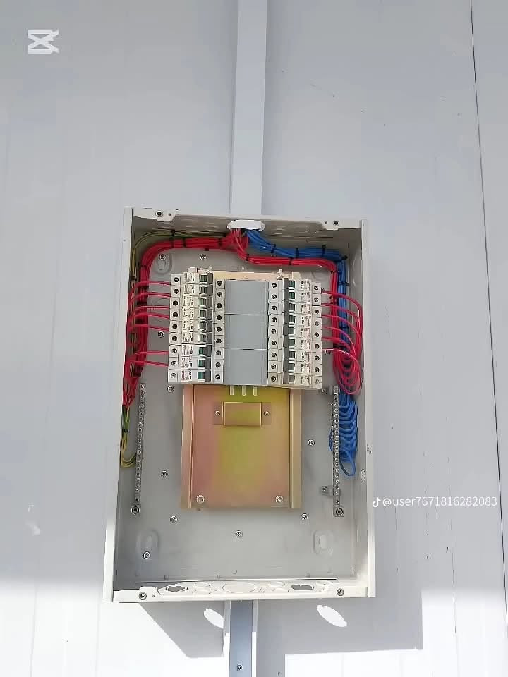 كهربائي متفرغ للعمل شغل درجة اولى اشتغل مجمعات سكنية مقابل بيت داخل المجمع
التواصل ‭***********‬
