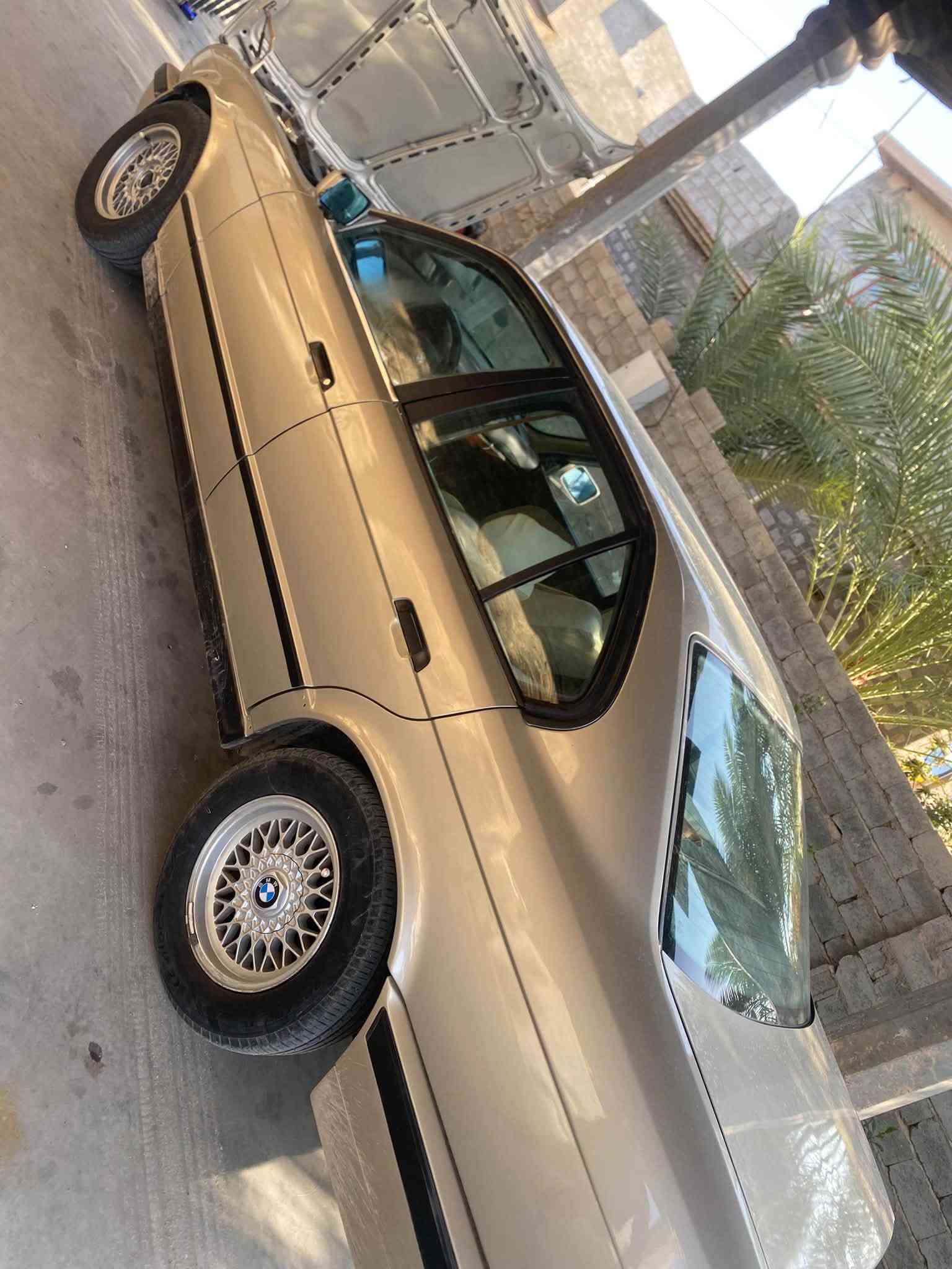 بي ام 500 محرك صقر دبل فانوص يشك الكاع السياره نضيفه حيل مشكلتهه الكير منمر ٣ مينطي نمر كالولي العقل 
السياره صبغ فقط ما بيهه قطره خويي او ضربه 
السعر 45 ورقه *********** المو شراي لا يخابرني
