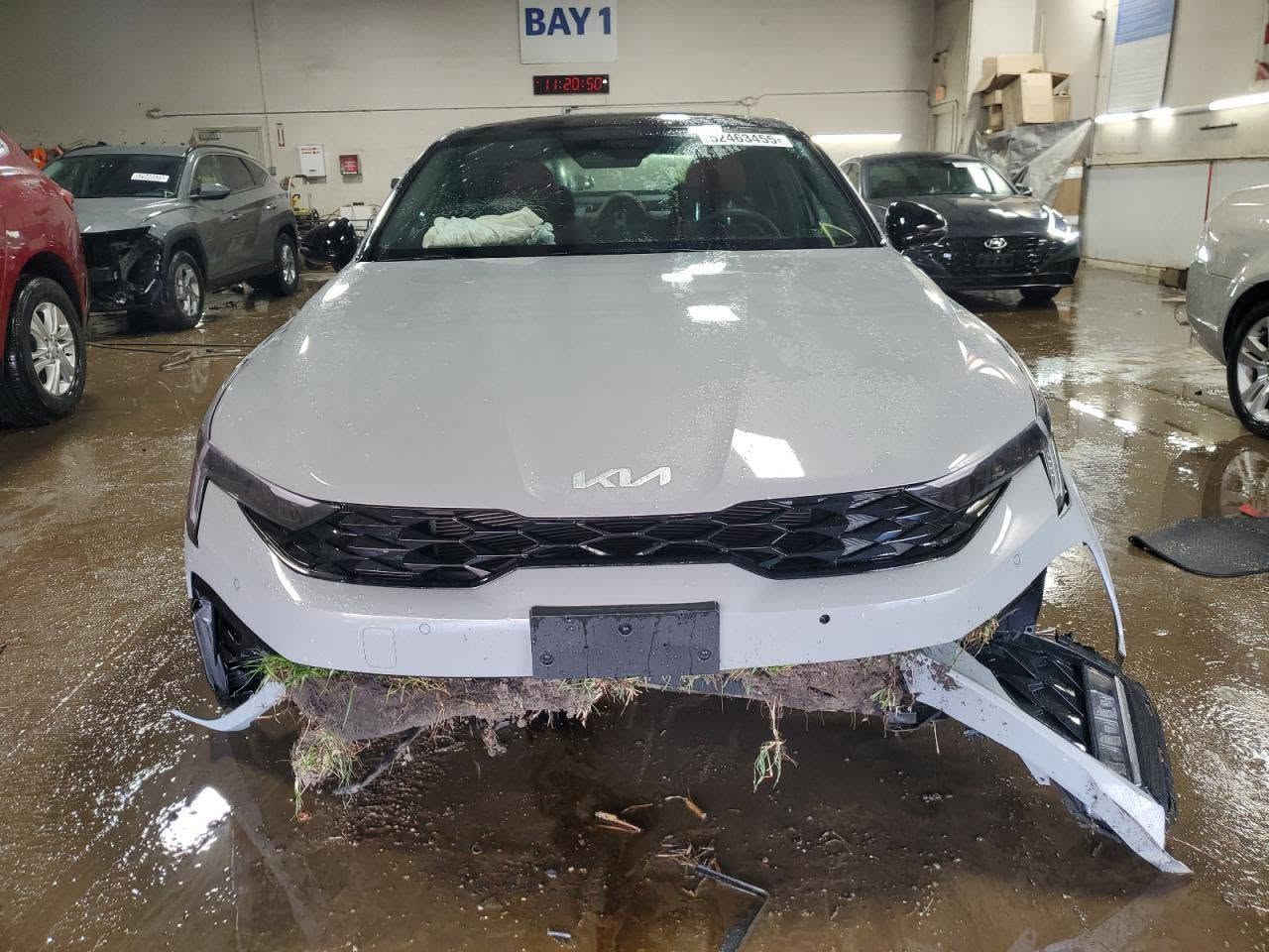 كي فايف 2025 GT line
فول 1/1 داخل احمر مميز  
عداد مشي : 35 الف  كيلو 
الحادث بس دعامية امامية مثل ما موضح بالصور تعتبر كلين
محرك 2500 تنفس طبيعي 
مواصفات 
بصمة 
بصمة ابواب 
اشاير مري 
لد امامي ولد خلفي 
نقاط عمياء جانبية 
كامره 
داخل احمر مميز 
كشنات كهرباء 
تدفئة كشنات 
كشنات مختمة GT line
منافذ شحن خلفية 
فول بانوراما 
شاحن واير لس 
تدفئة ستيرن 
سايد بريك كهرباء 
اوتو هولد 
مود درايف 5 وضعيات 
شاشه تبريد منفصله 
شاشه حجم كبير تدعم خرائط 
فول تحكم ستيرن 
فول قياده ذاتيه 
ستيرن مختم GT line 
اناره لد داخليه متغيره
تبريد خلفي
رادار امامي خلفي

العنوان : بغداد حي العامل
السعر : 215 
استفسار : ***********

نص مكتوب في الصور:
- 52463455