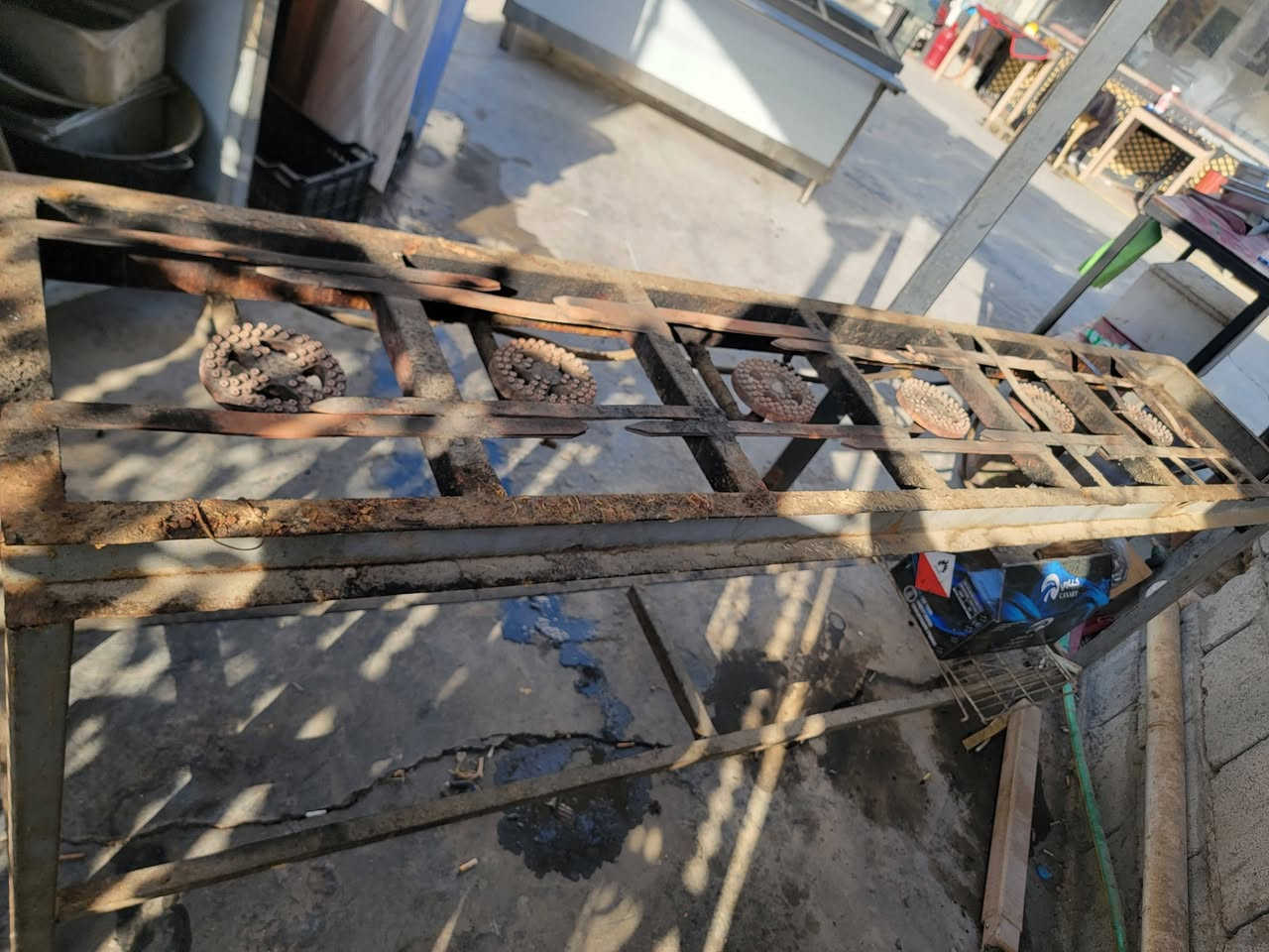 السلام عليكم غراظ مطعم للبيع 
تريدهن شلع انطيك هووواي نواعم بلاش 
تريدهن مفرد عادي بعد هوواي شغلات ما نشرتهن الحمايه سن ستيل والطباخ وجبات سريعه هم سن ستيل ثلاجات عدد ثنين مجمده براد مكينه مال حمص بطحينه وهوواي نواعم الطباخ كل الي موجودات استخدام ٤ اشهر فقط 
للاستفسار والاسعار 
***********
