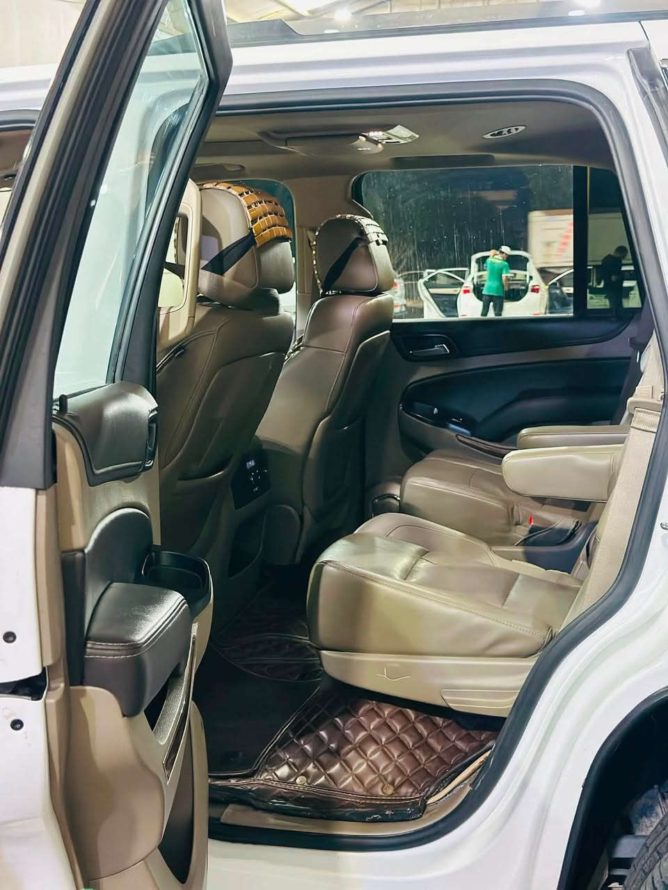 تاهو ملكي خليجي مكفولة كفالة عامة من كل شي فول مواصفات موديل ٢٠١٥ رقم بغداد السيارة خير من الله
*********** مكان السيارة الرمادي
Ltz كامل المواصفات سيارة ملكية
