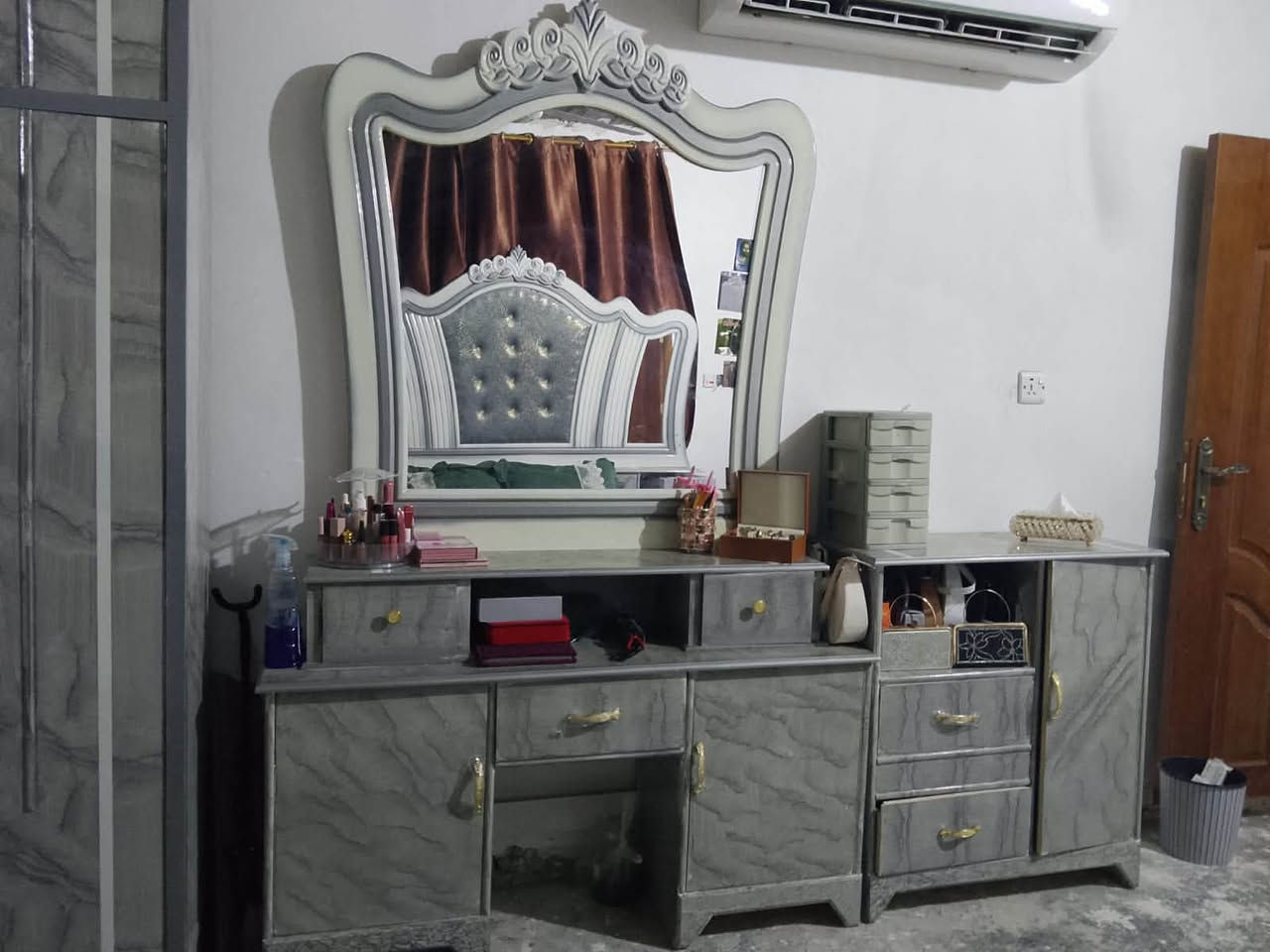 سلام عليكم
غرفه للبيع عراقي 7قطع جديده مابيها اي ضرر التفاصيل اتصلو ع رقم مكلفه بل نشر 

***********
