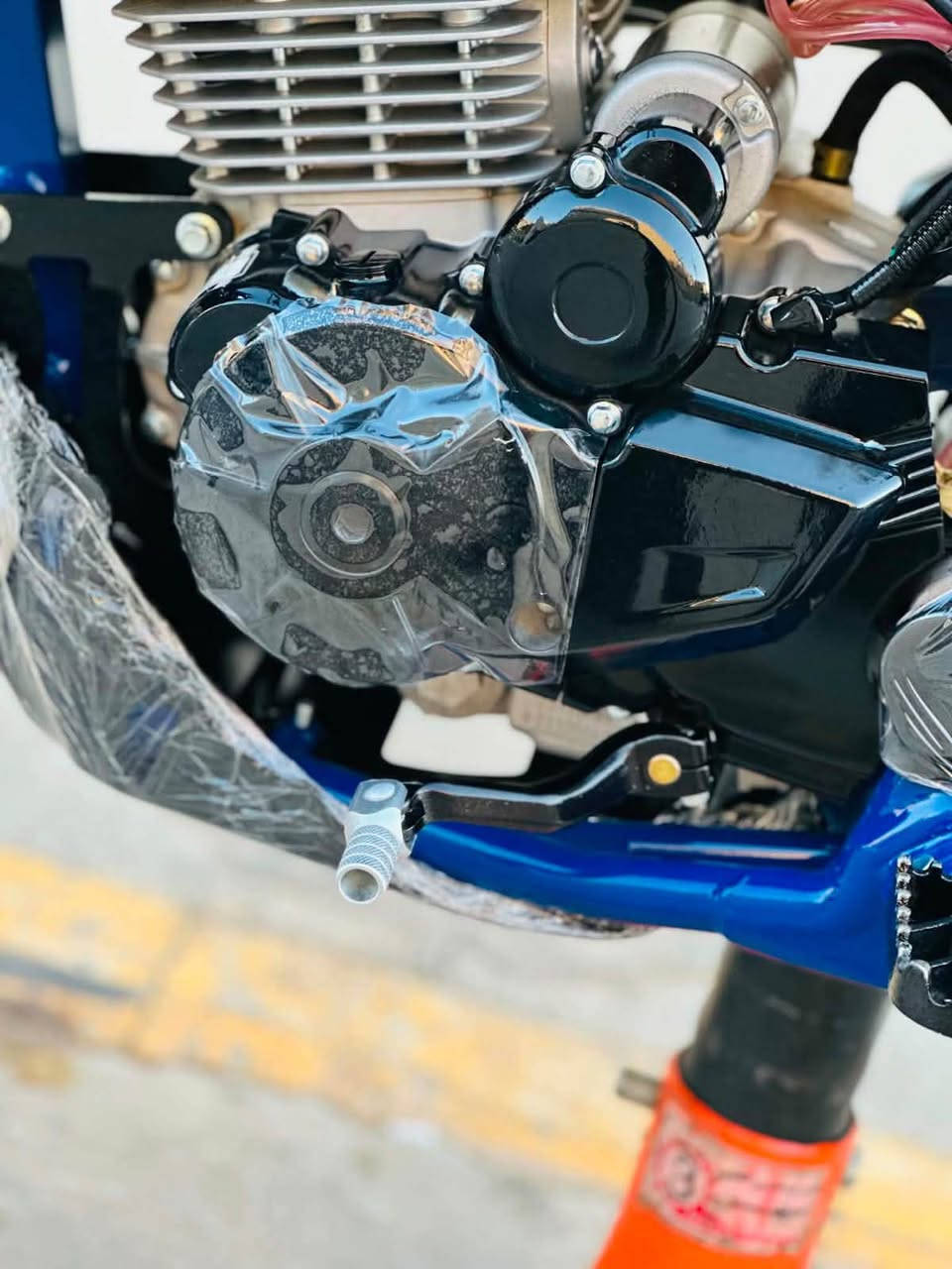 سلام عليكم عندي هاي قفاز للبيع rmz دراجه جديد أي عتل مابي موديل ٢٠٢٦ ولفين محرك 300cc لل سعر تعال خاس رقم تليفون ***********مكان كركوك
