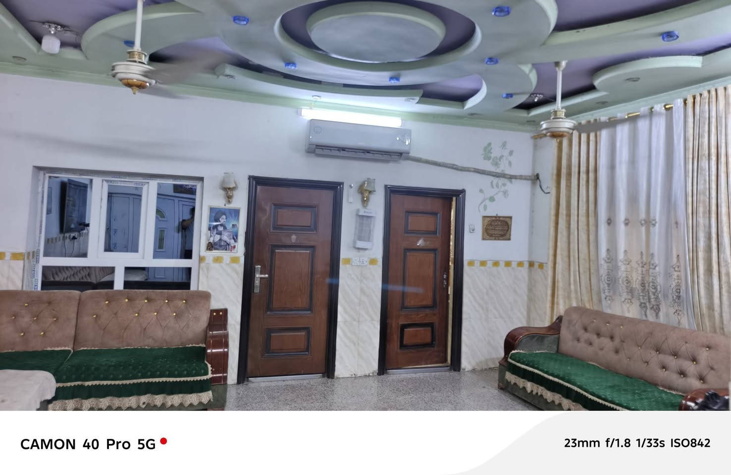 السلام عليكم ورحمة الله
دار للبيع طابقين المساحة 150 متر طابو زراعي سند 25 يحتوي على 4 غرف نوم كيلدور واستقبال ومطبخ وصحيات بناء سنة 2016  مكانه حله منطقة الشاوي قريب جداً على حي الزهراء خدمات كامله ماء مجاري كهرباء شارع تبليط 
سعره 145 وبي مجال للاستفسار خاص او اتصال
***********
