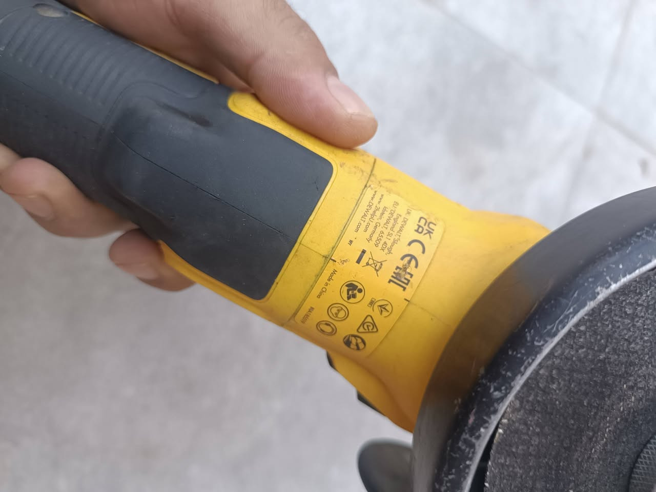 للبيع 

كوسرة ديولت مستعمل نضيف 

115$

***********
