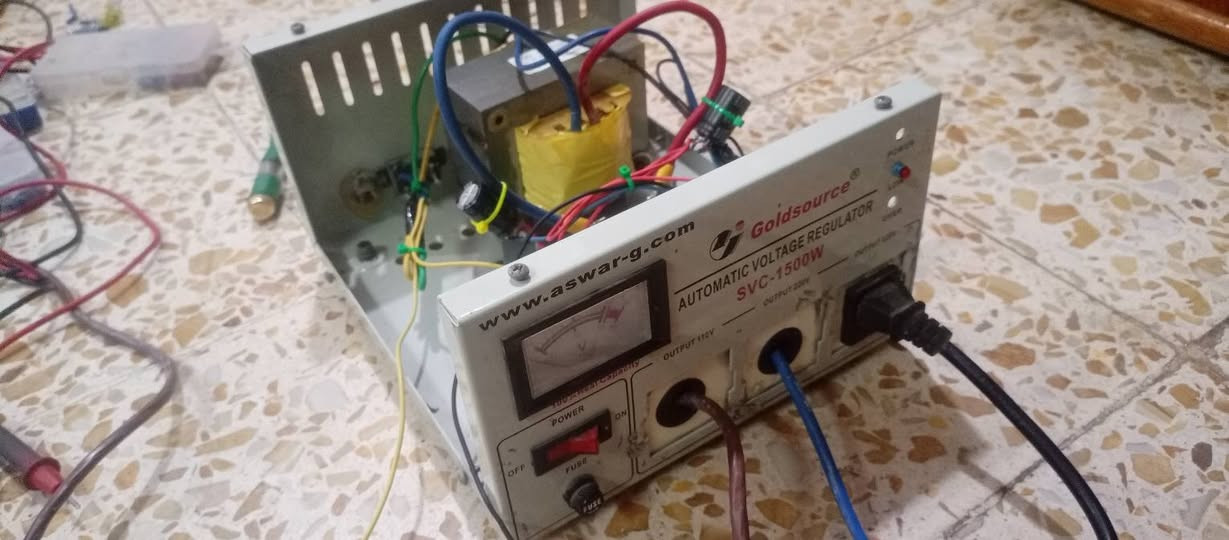 شاحن بطارية سيارة ١٢ فولت  
للتواصل ع الرقم ***********
