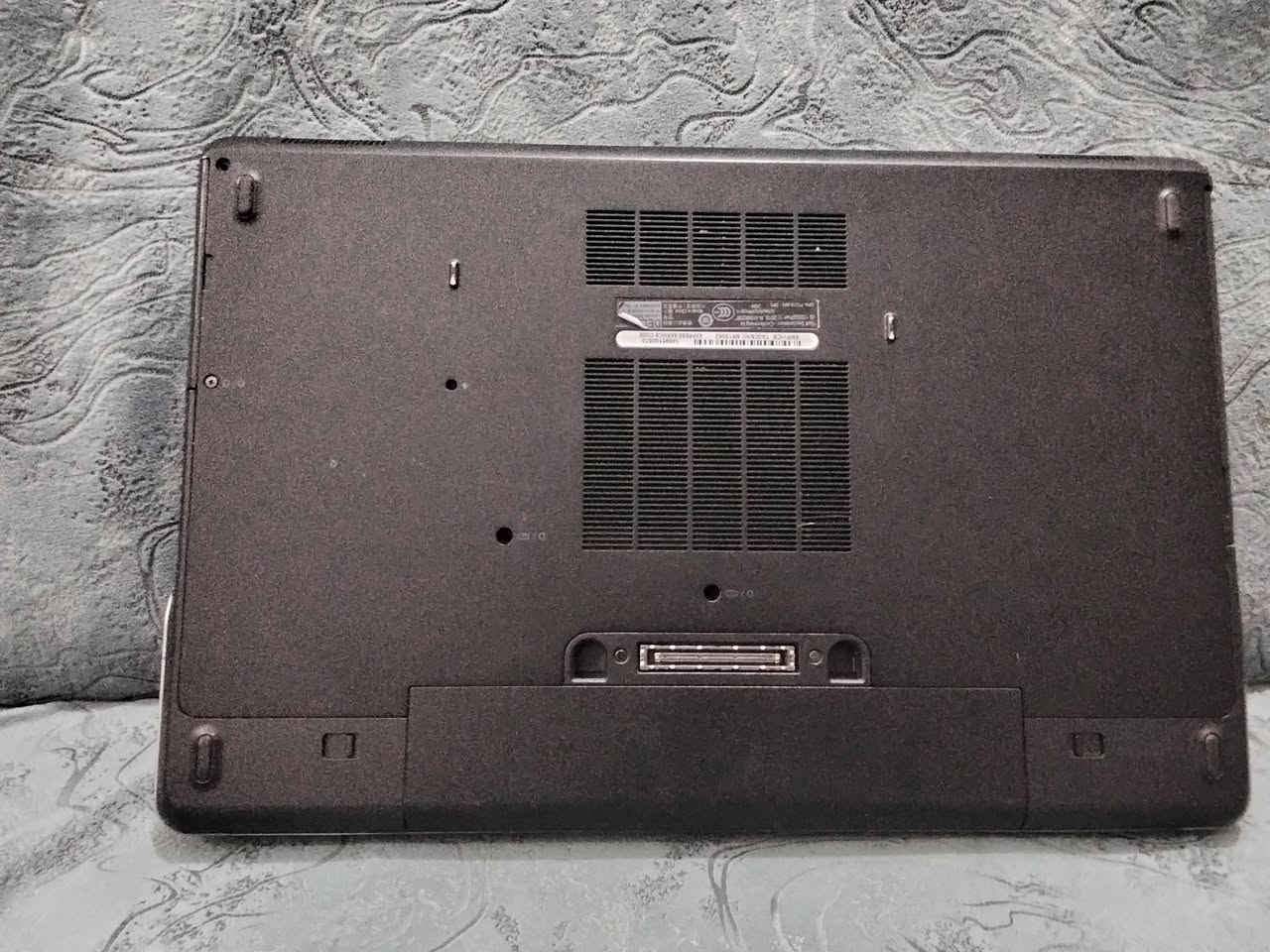 السلام عليكم
💻 حاسبة للبيع
⚡ المعالج: Intel Core i7-4610M — سرعة  المعالج 3.00GHz
🧠 الرام: 8GB
💾 التخزين: 250GB تقريباً
🪟 النظام: Windows 10 Enterprise LTSC 64-bit
💿 DVD-RW: موجود
🖥️ الشاشة: غير داعمة للمس
✅ الجهاز شغال والنظام مثبت
السعر: _250 __ ألف وبيه مجال 
المكان: النجف
الرقم:*********** 
استعمال قليل كلش
