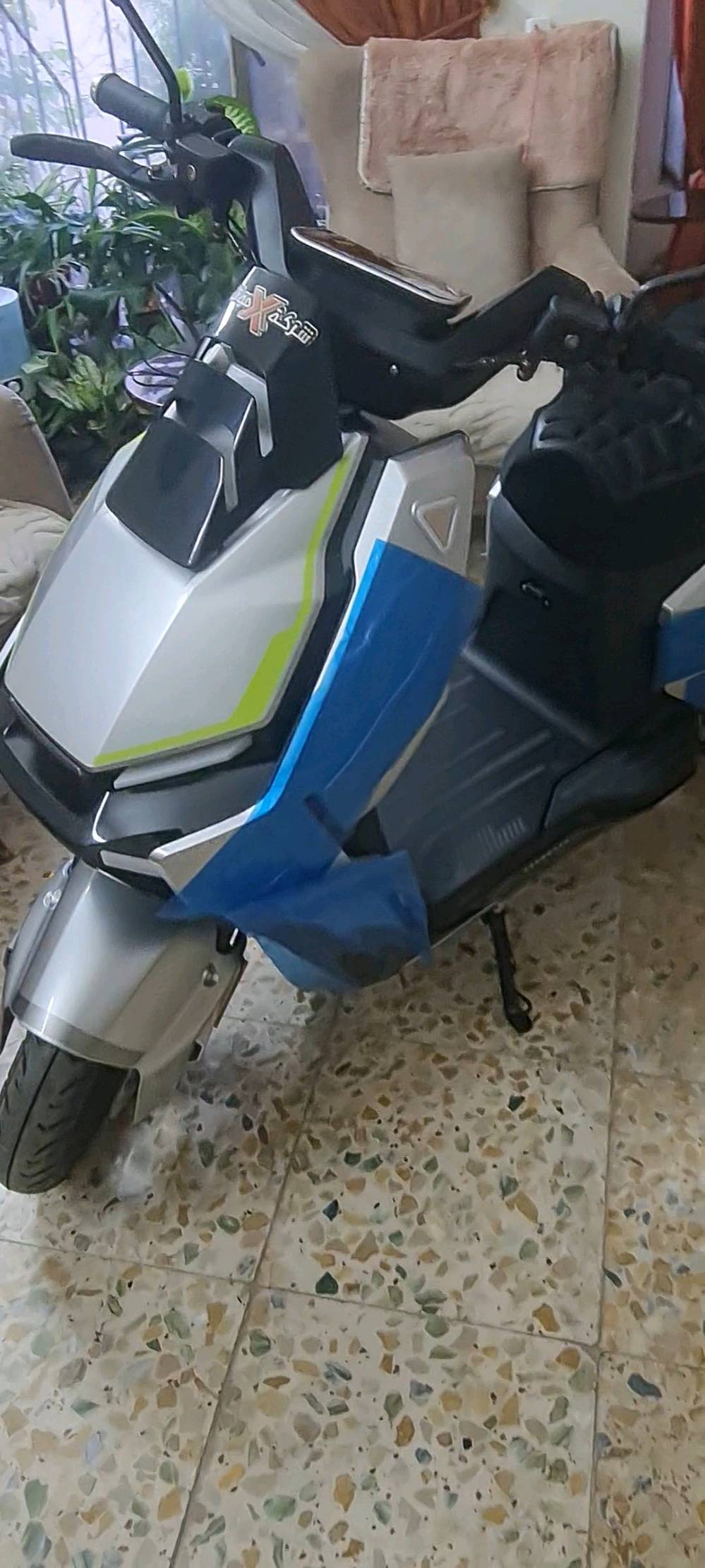 شحن فضائي • ست بطاريات • ٢٠٠٠واط