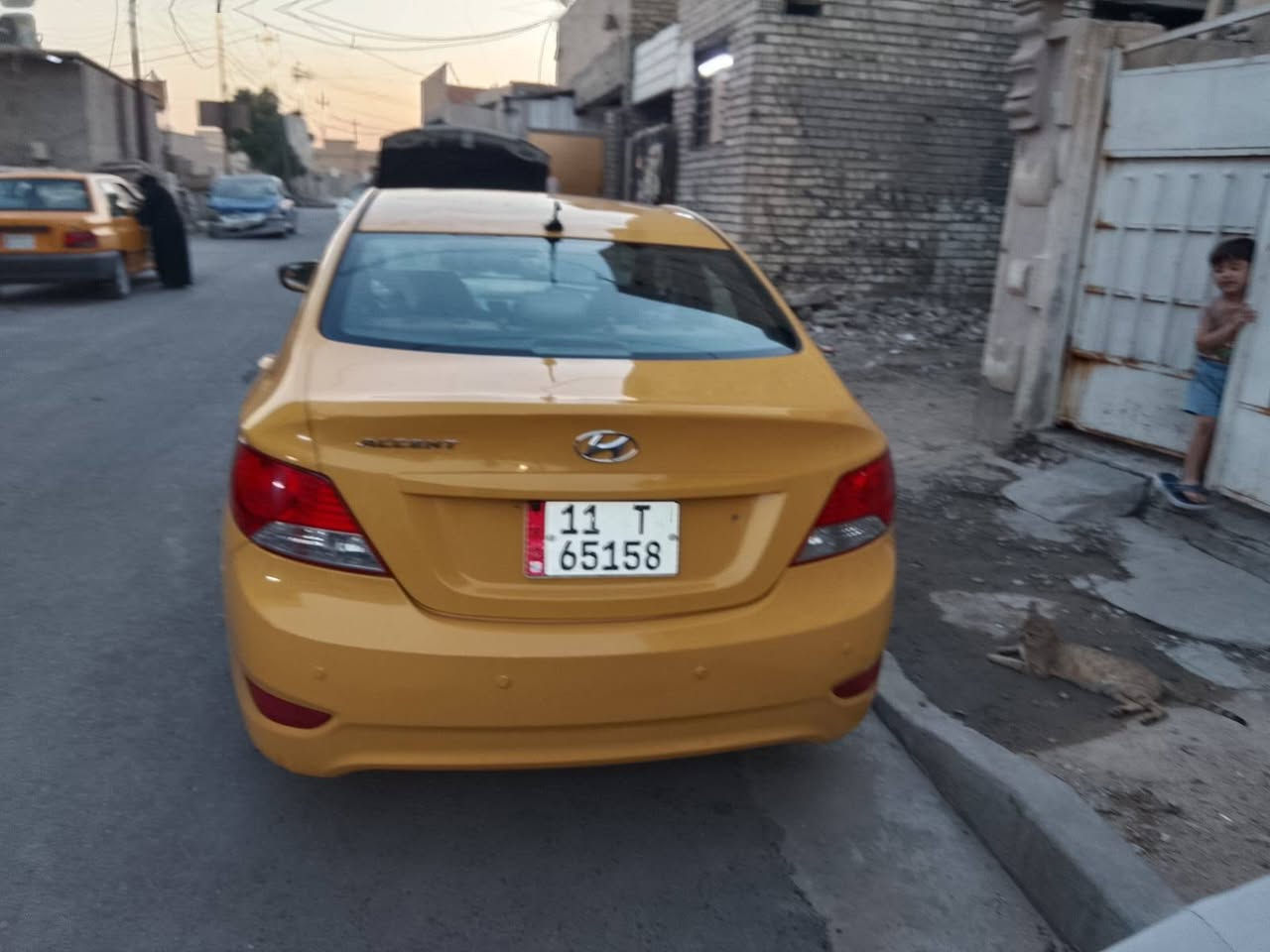 السلام عليكم اكسنت موديل 2013امريكي حادث جاملغ بدون دواخل وبلعراق باب السائق بدون دواخل جاهزه من كلشي امصفره هيئه وغرامات تحويل مباشر بسمي السعر 82رقم بي وتساب*********** مكاني بغداد الزعفرانيه
