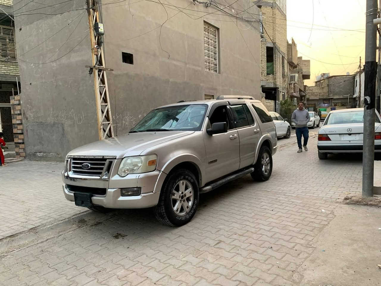 سلام عليكم للبيع فورد اكس بلاور مزاد  وزارة داخليه 
سيارة حلوه ونضيفه كله ع وضع لبلاد سعر 60وبيه مجال 
***********
