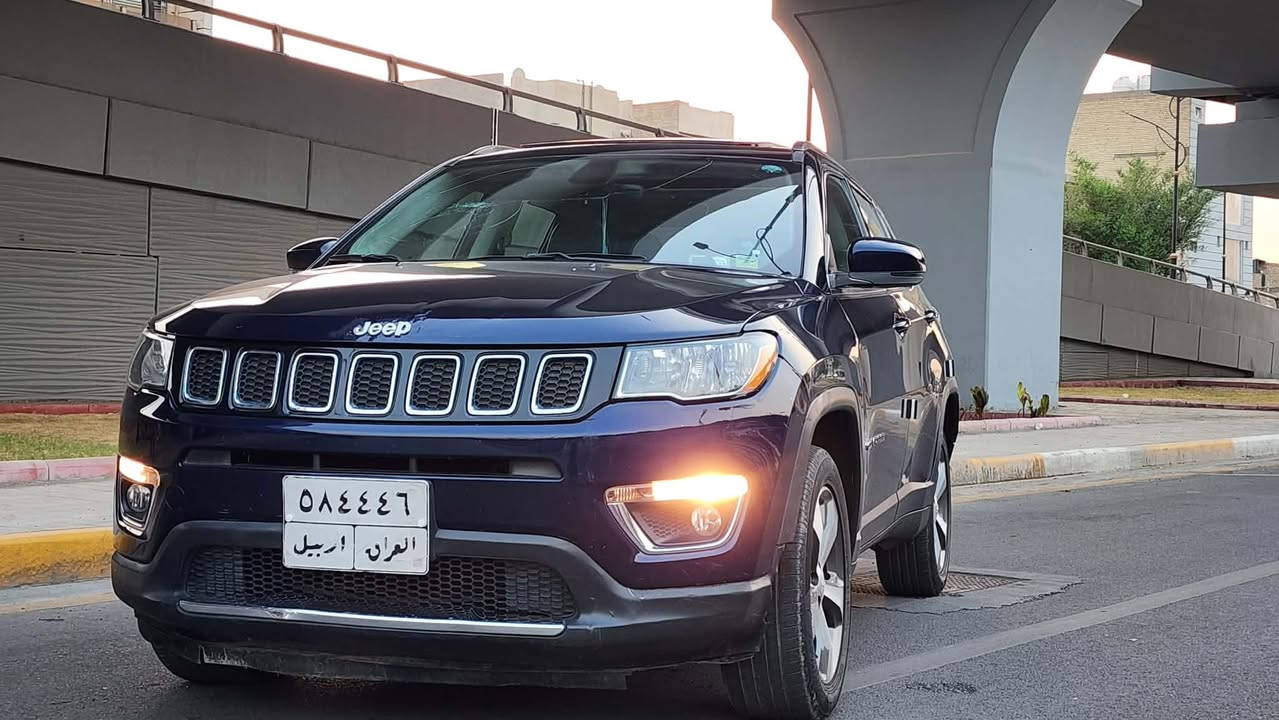 السلام عليكم للبيع جيب كومباس 2018 4x4 فول مواصفات limited ضررها جاملغ الخلفي الايسر بدون صبغ السيارة وبارد جدا بسيط في البنيد 
المواصفات
بصمة تشغيل
بصمة ابواب
فور ويل
تشغيل عن بعد
اوتو هولد
هند ابريك بصمة 
مانع انزلاق
شاشه كبيرة
تثبيت مسار
مثبت سرعة
تحكم ستيرن
كشنات جلد
كشنات تدفئة
كشن كهرباء
كاميرا خلفية
سستم سماعات beats
بعد بيها هواي مواصفات السعر 105 وبيها مجال مكانه بغداد قرب مرور التاجيات للأتصال ***********
