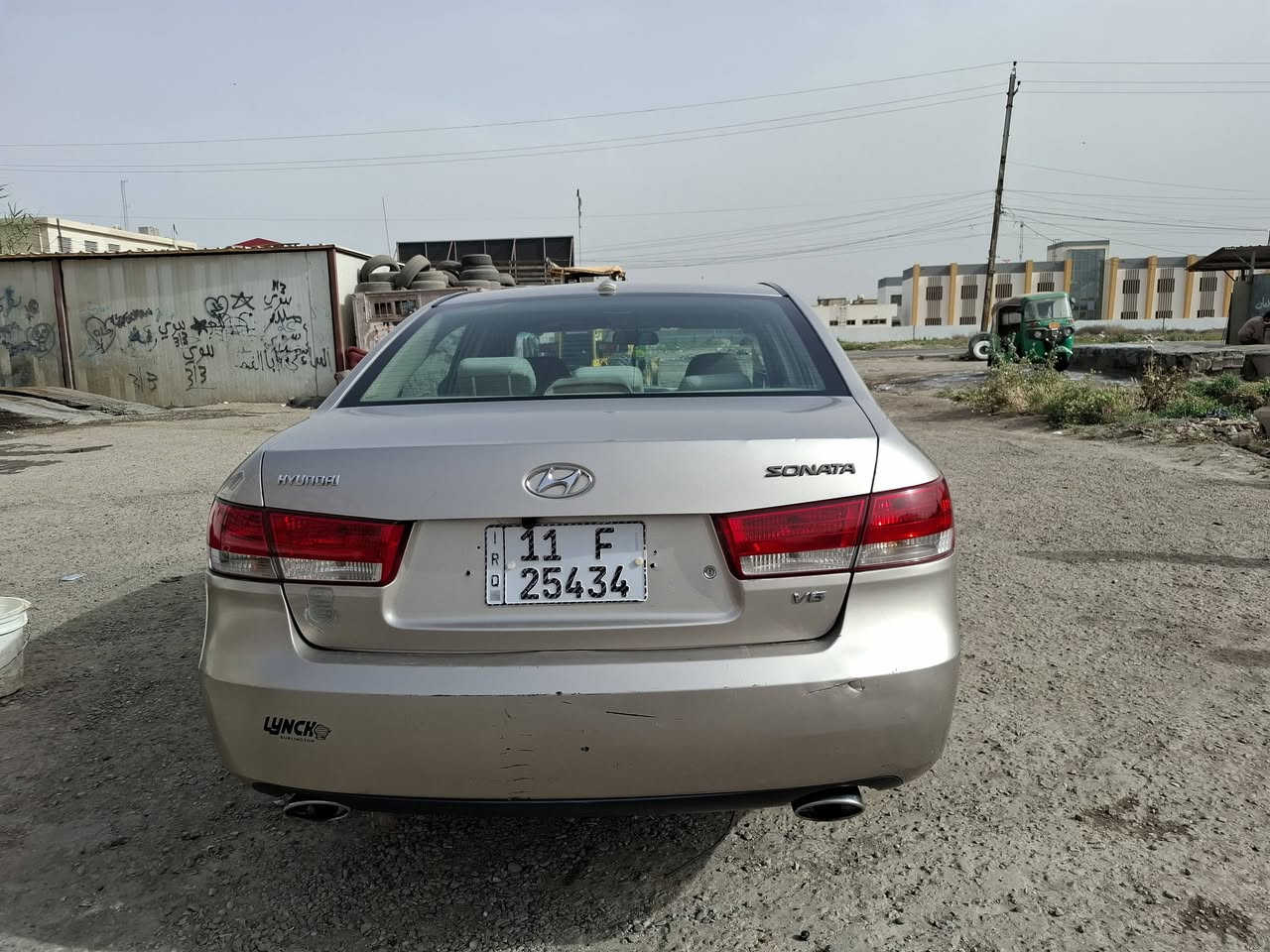 السلام عليكم سوناتا موديل 2008 محدثه 2009 السياره وارد أمريكي ب أمريكا مضروبه جاملغ امامي و بل عراق بيهه ضربه بصيطه بل جاملغ الايسر الي جوه البكلايت السياره بيه فتحه و الكشر مثل ما موضح بل الصور و السعر 80$ و بيه مجال و مكينه السياره 6V 3.300 سلندر  مكان السياره  بغداد الزعفرانيه ***********
