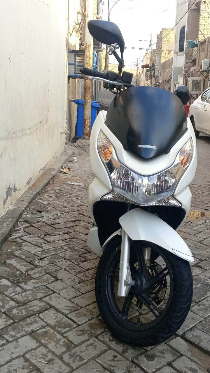 هوندا PCX • جيل أول • مكاتبة