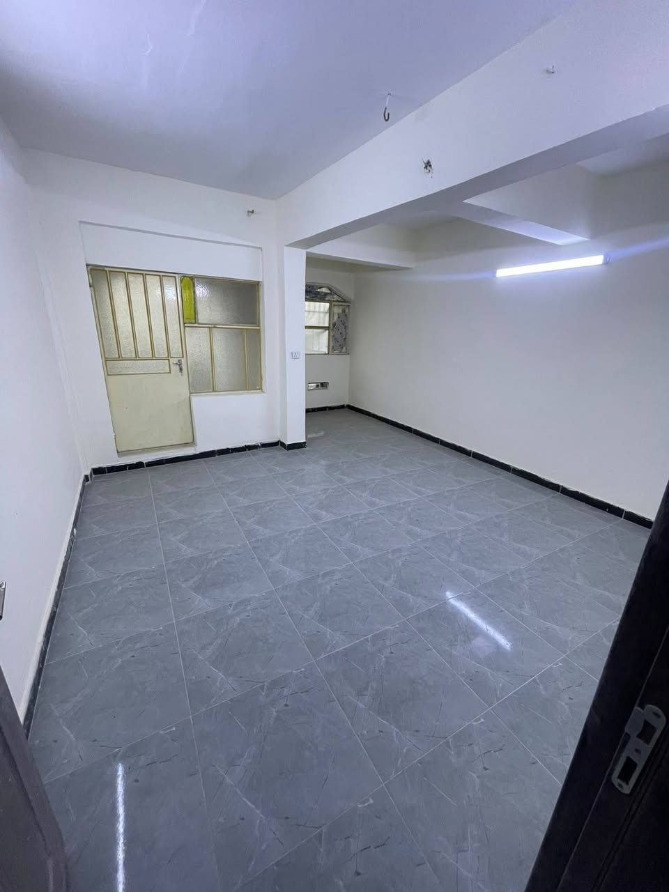 شقق للإيجار زيرو ممسكونه طابق اول وثاني متكونه من غرفه وصاله وخدمات ودرج مريح الموقع الاعظميه الكم راغبه خاتون قرب الخدمي وقرب نزار ابو الانشائيه للاستفسار ***********
