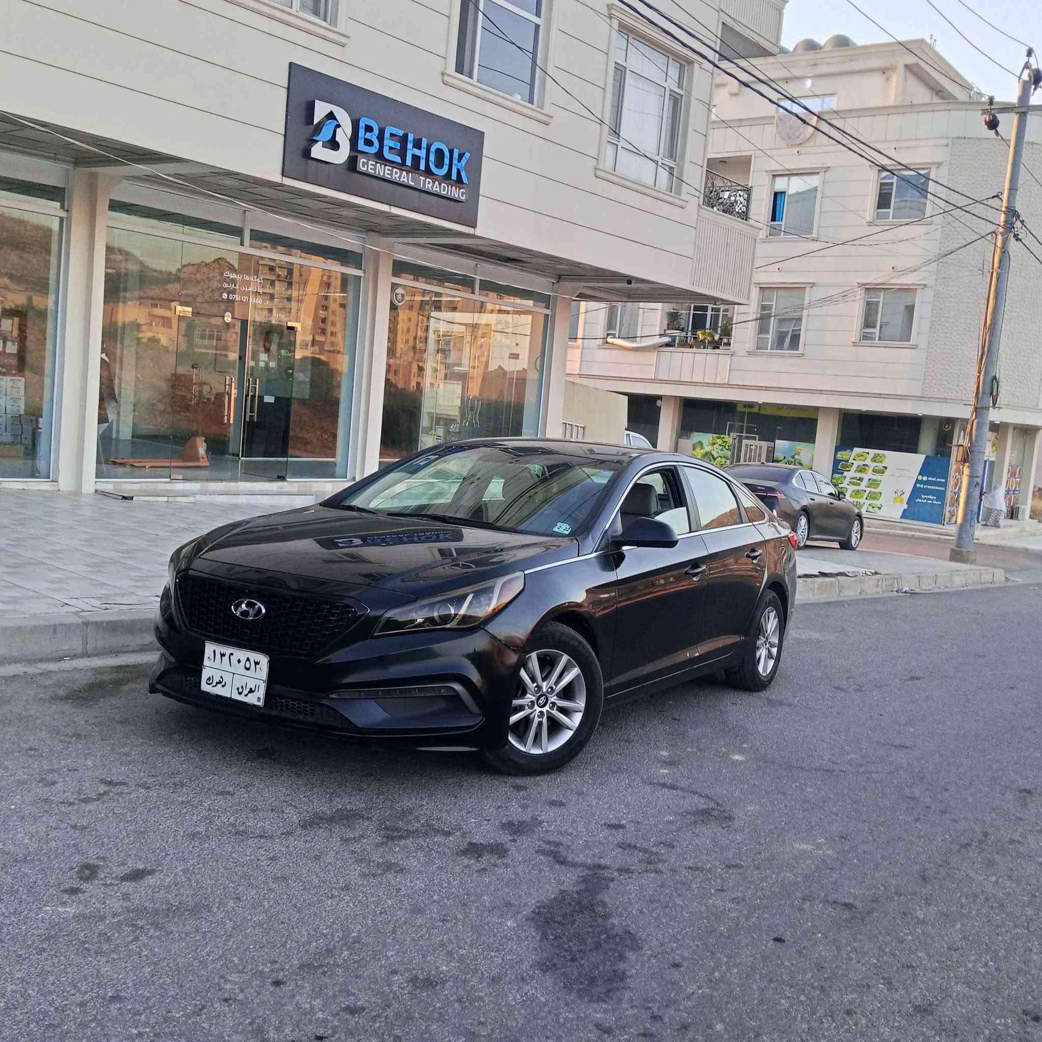 هونداي سوناتا أمريكي 
موديل ٢٠١٧ محرك ٢،٤ gdi
كير ومحرك وتبريد بشرط 
ماشيه ١٠٢ ألف ميل 
كير و محرك ما مفتوح وبشرط
رقم دهوك وموجوده بدهوك 
سنويه منتهيه شي سنتين
باسمنا تحويلها بشرط ونفس يوم
صدر وحداديه وطقم كلها جديد 
مكانها دهوك داخل دهوك 
سياره بيها 
بونيد وجملوغ يم سايق بدون دواخل
جاملوغ خلفي وباب ورا سايق و
باب ورا سكن هم بدون دواخل 
بجم كبس 
بجم ولغود وشواصي وايرباكات وضع شريكه
يعني بدون دواخل وبشرط 
تحسبها خمس قطع بدون دواخل 
سعرها ٩٩ ورقه ونزل ٣ غرامه كاميرات
ما اراوس ما ابيع بالاقساط 
فقط للبيع ونقد 
اقراء منشور اولا بعدين خابر
*********** واتس اب دهوك, العراق
