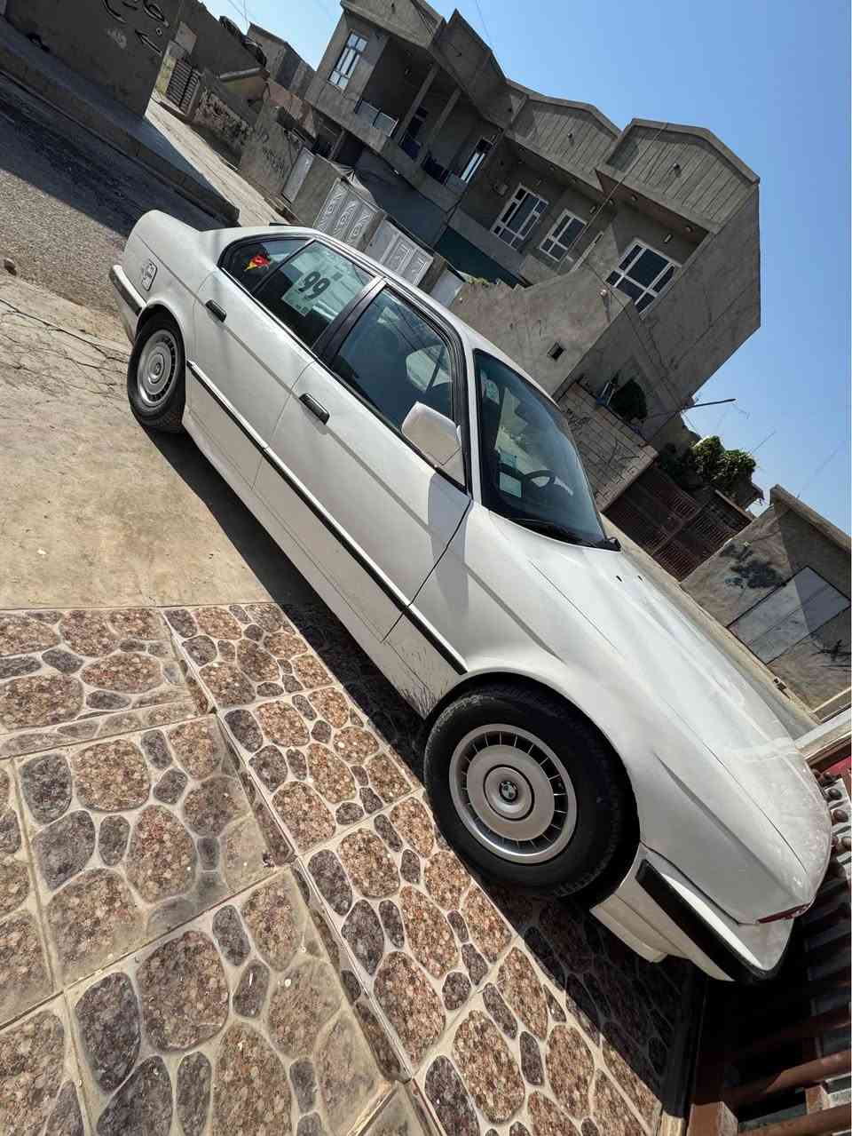 بي ام 525 مكينة فل جديد الكير عادي شرط الكير ومكينة سيارة بلادية بدون ضرر رقم كركوك شرط تحويل 
دواخل جلد بلاد 
موديل 89 محدث
لايت حلقة + زينون 
صدر امامي و خلفي جديد كامل 
ستيرن باور +abs
جامات كهربائي
بلاد تبريد بس بي نقص
سيارة جاهزه من دعامية لدعامية سعر 38 للاستفسار اكثر خابر ع رقم مكان سيارة كركوك *********** كركوك, العراق
