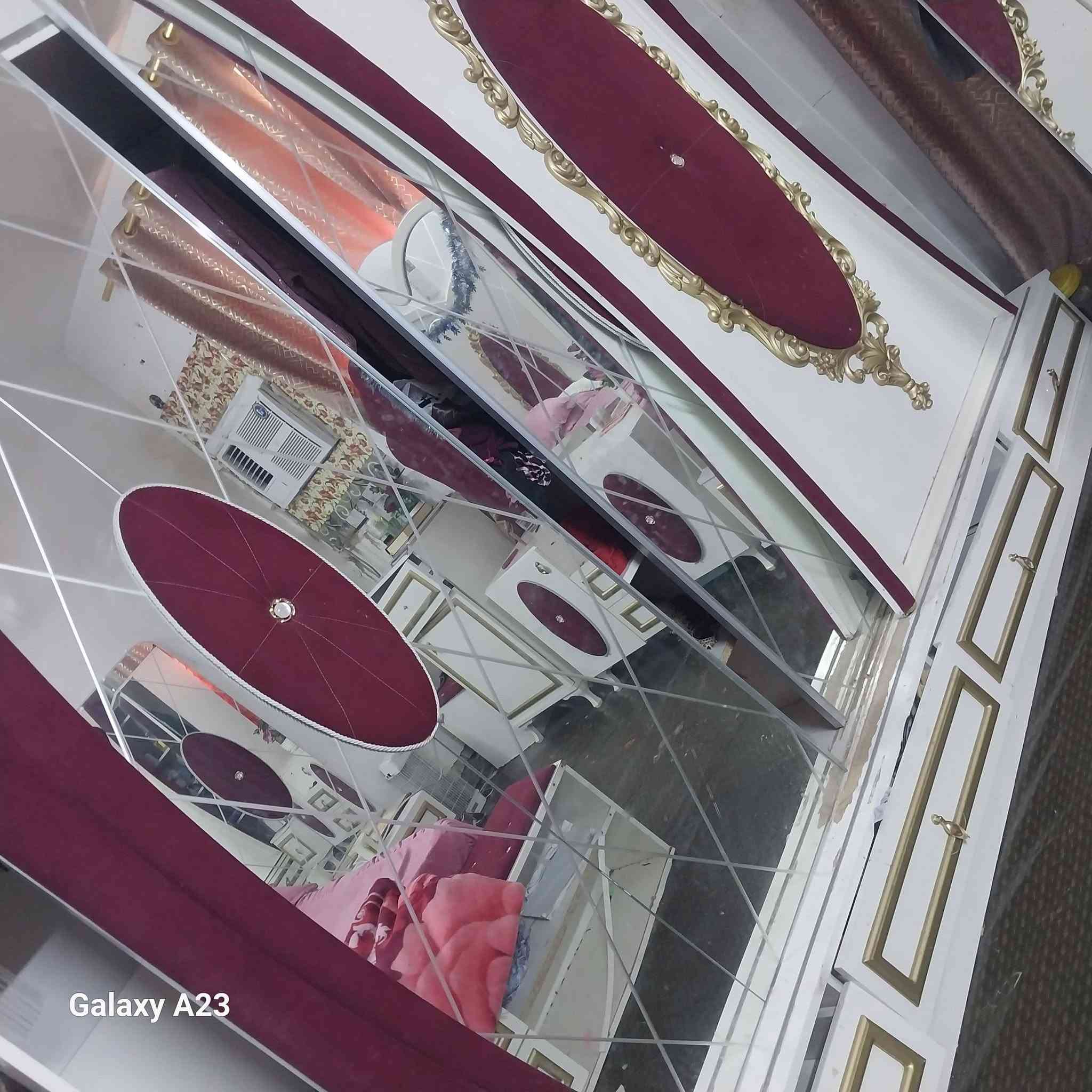السلام عليكم غرفة تركية للبيع نضيفة كاملة للاخير السعر 450مكان عبايجي ***********
