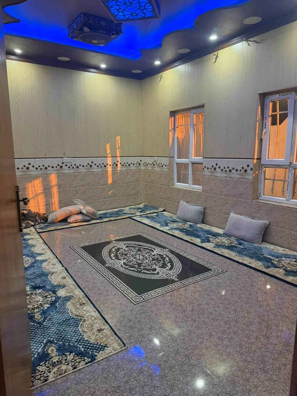 بس 135 مليون وبي مجال دار للبيع ركن مكان مميز تكريت حي الجمعية
مقابل حديقه قرب اسواق ريحانه 

واجهة البيت 10 متر ونزال 13  الدار يحتوي على 
اربع غرف نوم مع سبالت وكاونتر فصال 

للأستفسار اكثر الاتصال 

رقم الهاتف ***********
