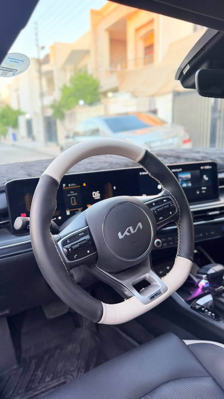 🚘 للبيع | كيا K5 GT-Line موديل 2025
السيارة بدون رقم — تترقم شمالي

🇺🇸 الوارد: أمريكي
🔧 الضرر: خفيف جداً، فقط حافة الجاملك الأمامي ومصبوغ
✅ بدون دواخل
✅ بدون فتح إيرباك

⚙️ المحرك: 2.5 GDI تنفس طبيعي
🛣️ الممشى: 19 ألف مايل فقط

المواصفات:
🔹 فئة GT-Line بدون بانوراما
🔹 شاشة 12.3 إنچ + نافيگيشن
🔹 أبل كار بلاي + أندرويد أوتو
🔹 شاحن لاسلكي
🔹 مقاعد جلد SynTex
🔹 كرسي السائق كهربائي
🔹 تدفئة كراسي أمامية
🔹 تشغيل بصمة + تشغيل عن بُعد
🔹 رادار ومثبت سرعة ذكي
🔹 نظام النقطة العمياء
🔹 المحافظة على المسار
🔹 حساسات أمامية وخلفية

💵 السعر: 182 ورقة — مجال بسيط جداً للجاد
📍 الموقع: أربيل

📞 للاستفسار:
*********** — واتساب
***********

🔢 رقم الشاصي:
KNAG64J74S5281013
