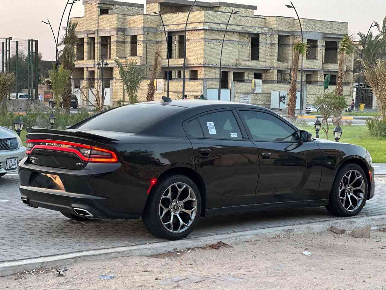 سلام عليكم دوج جارجر 
2018 تبديل قطعتين بنيد جاملغ 
SXT شاشه جبيره كاربلي ومعروفه الباقي 
مكينه كير تخم تاير حداده تبريد كله جديد 
ماشيه 170 m رقم بصره بأسمي سنويه 29 
سعر 180 البصره دور الظباط 
الاتصال *********** البصرة, العراق
