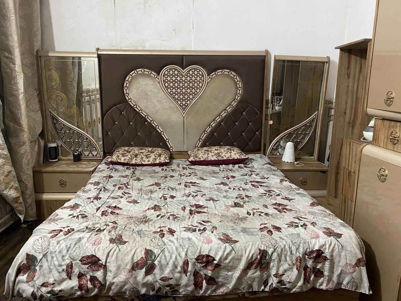 غرفه تركي خشب قوي موتركي عادي 7قطع كلش نضيفه سعره 450بيه مجال عنواني بغداد قريب ع كاظميه ***********
