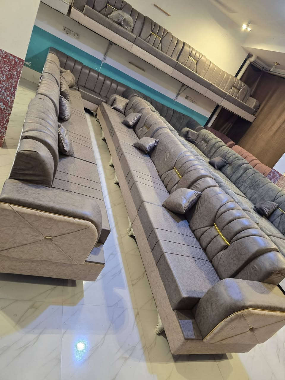 شغل جديد جميع القياسات موجود ٧متر ١٤ متر ٢١ متر ٣٠ متر بيه تخفيضات قويه ***********العنوان الرفاعي شارع ابو عجيله مجمع ابوليث الركابي
