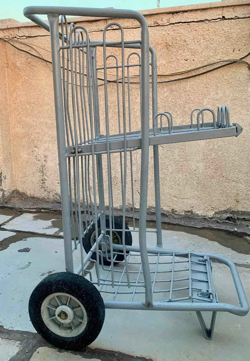 عربانة حمل طول متره ونص عرض ثمانين
تيرات ربل العربنه حديد ثقيل غفيفة الحركه مل القواعد العسكريه جن لونه زيتوني العربان تكمه تتحمل حمال ثقيله السعر ١٠٠ ماجل بصيط حك الجيه
مكاني كمساره 
***********
