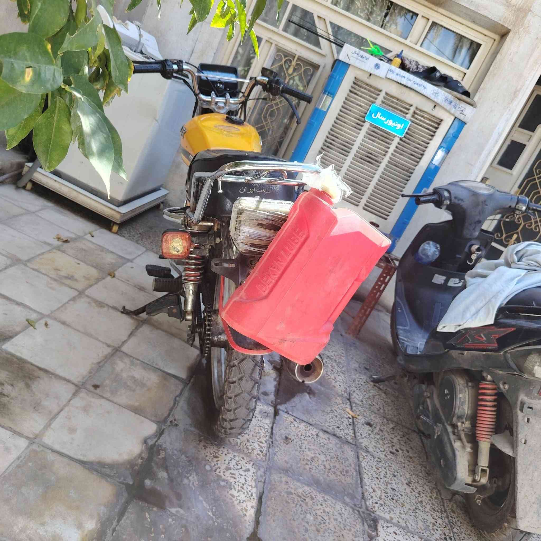السلام عليكم
دراجه سيفان موديل ٢٣ للبيع محرك ما مفتوح بيها خيط تبخير شلعه ومعدل فول دراجه كاعدة وحلوه كهربائيات شغاله كلها سلف شغال ويل عنكبوت السعر ٤٥٠ وبيها مجال حك الجيه المكان بعقوبه التحرير

رقم ***********
