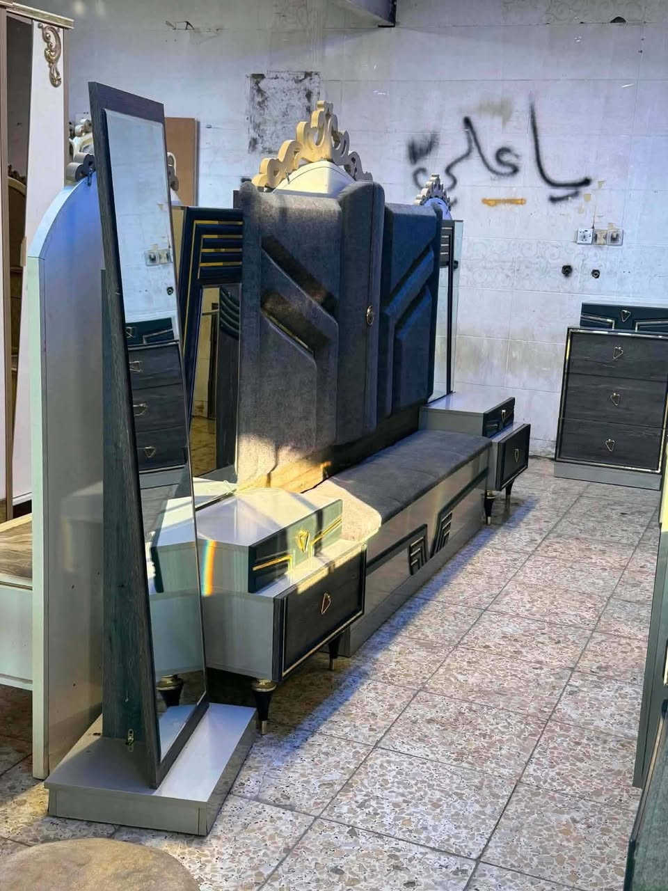 غرفه نظيفه اخت جديده 400لحك. قبل بيع رقم. *********** بيع مستعجل فدوه
