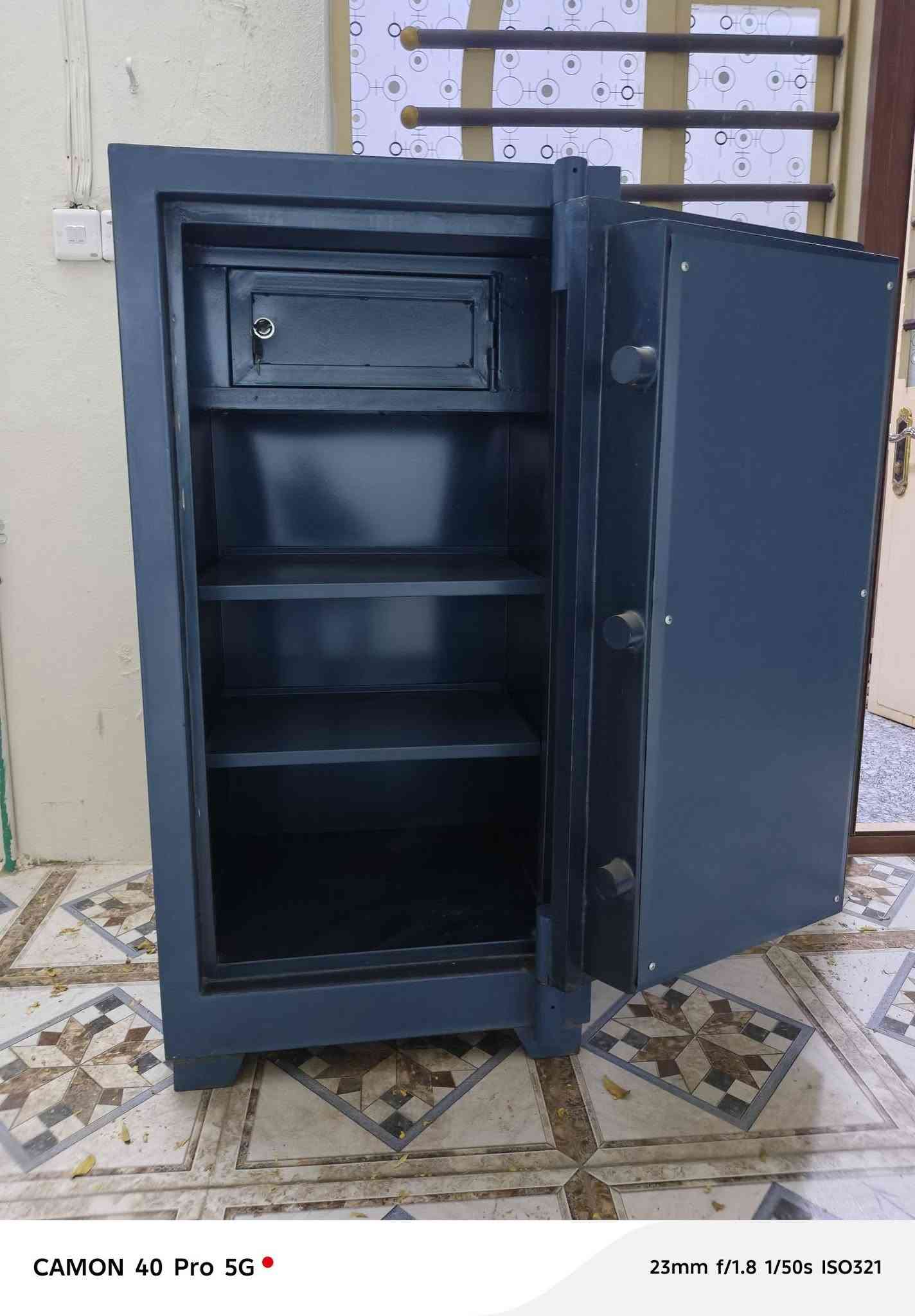 قاصات للبيع الحجم الكبير 850 الف الحجم الصغير 750 الف  وزن ثقيل ***********
