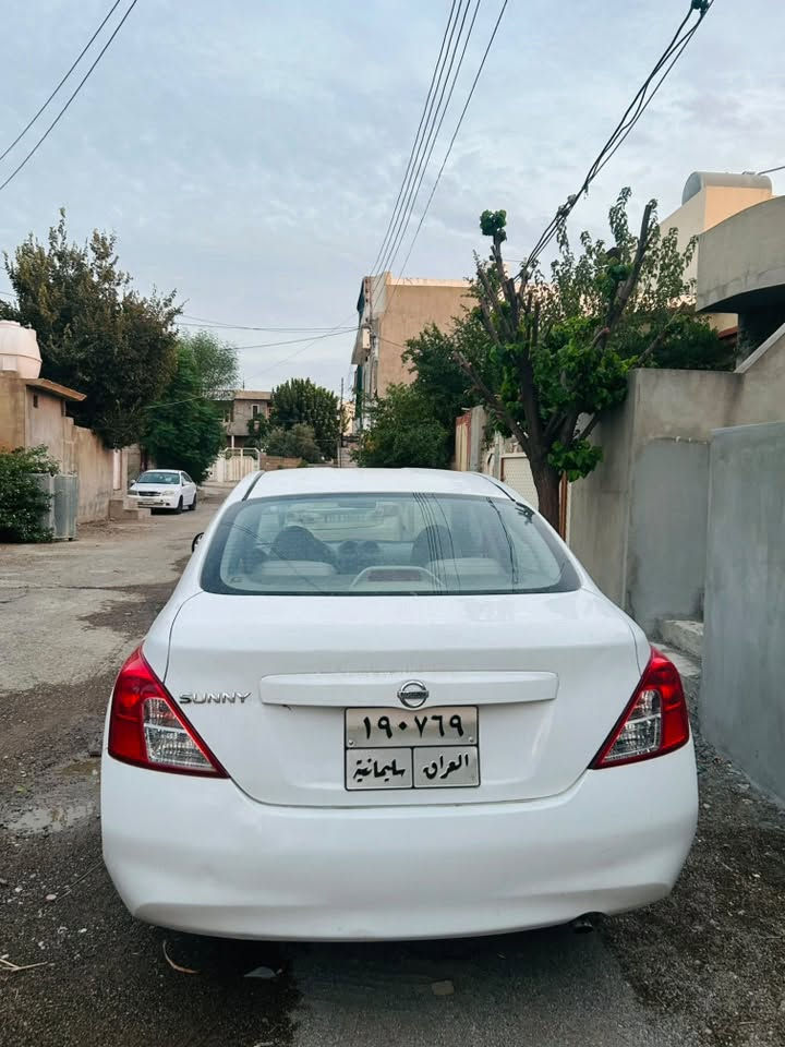 ٨٢
سلام عليكم نيسان صني لاكشميباي هندی
مۆدێل ٢٠١٤
ڕەنگی سپی بەفری
ناو زەرد مواسەفات خلیج 
دەسک نیکڵ و پێش نیکڵ
دوو جام کارەبا 
مەکینە ١٦ تۆماتیک
 ١٩٤ هەزاری هەقیقی ڕۆشتوە
خۆم سێرڤسی کاملم کردوە ڕۆنی گێڕ و مەکینە پلاک هەموو شتێکی شەرتی فەحس 
تەقەو ڕەقە مەکینە گێڕ هەموی شەرتی فەحس
سەنەوی تازە بەسەر چووە 
بۆیاخی نییە 
تەنها کەمێک کارتی هەیە وەکو لێدران و کرانەوە و بۆیاخ و زەربەی نییە تەرزەی نیە 
 نرخی ٨٣ گەڵا و معامەلەیەکی برایانە 

هەموو شتێکم نوسیوە ببێتە مایەی خێر بۆ ئەو کەسەی ئەبێتە قسمەتی 
***********
