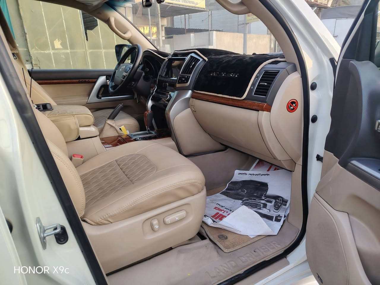 لاند كروز VXR • ٢٠١٥ • ماشيه ٨٥٠٠٠
