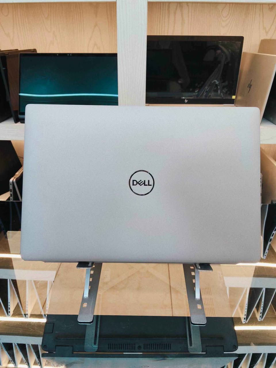 لابتوب سلم خفيف حديث معالج قوي وجيل عالي DELL 5420 Ci5 جيل حادي عشر    نظافة عاليه جدا اخو الجديد وعل الفحص وين متريد 
. 
 السعر ثابت 315 الف مع التوصيل والحقيبة والشاحن الأصلي  
……………………

 المعالج Core i5-11th جيل 11
 ذاكرة الوصول العشوائي (الرام) 8GB 
 التخزين( الهارد) SSD 256GB 
 مقاس شاشة 14 انج دقة عالية 
 منفذ HDMI & TYPE C 
شاحنة Type c 
 كيبورد  عربي انكليزي
الرام والهارد قابل للتطوير 
…………………………………
*********** الريادة للحاسبات بغداد, العراق
