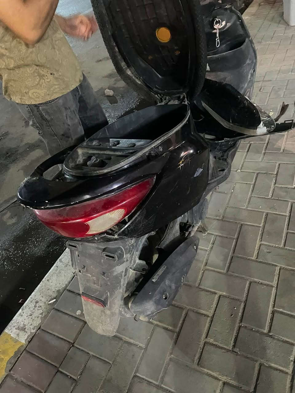 بريز شغاله ابيع كوم حديد فشكتها ماطاكه نقص لحيه ب250الف مكاني اعضميه ***********
