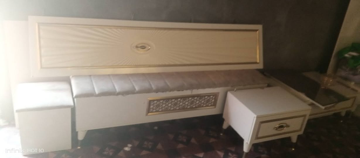 يوجد غرفة نوم للبيع الاستفسار الاتصال علة الرقم ***********
