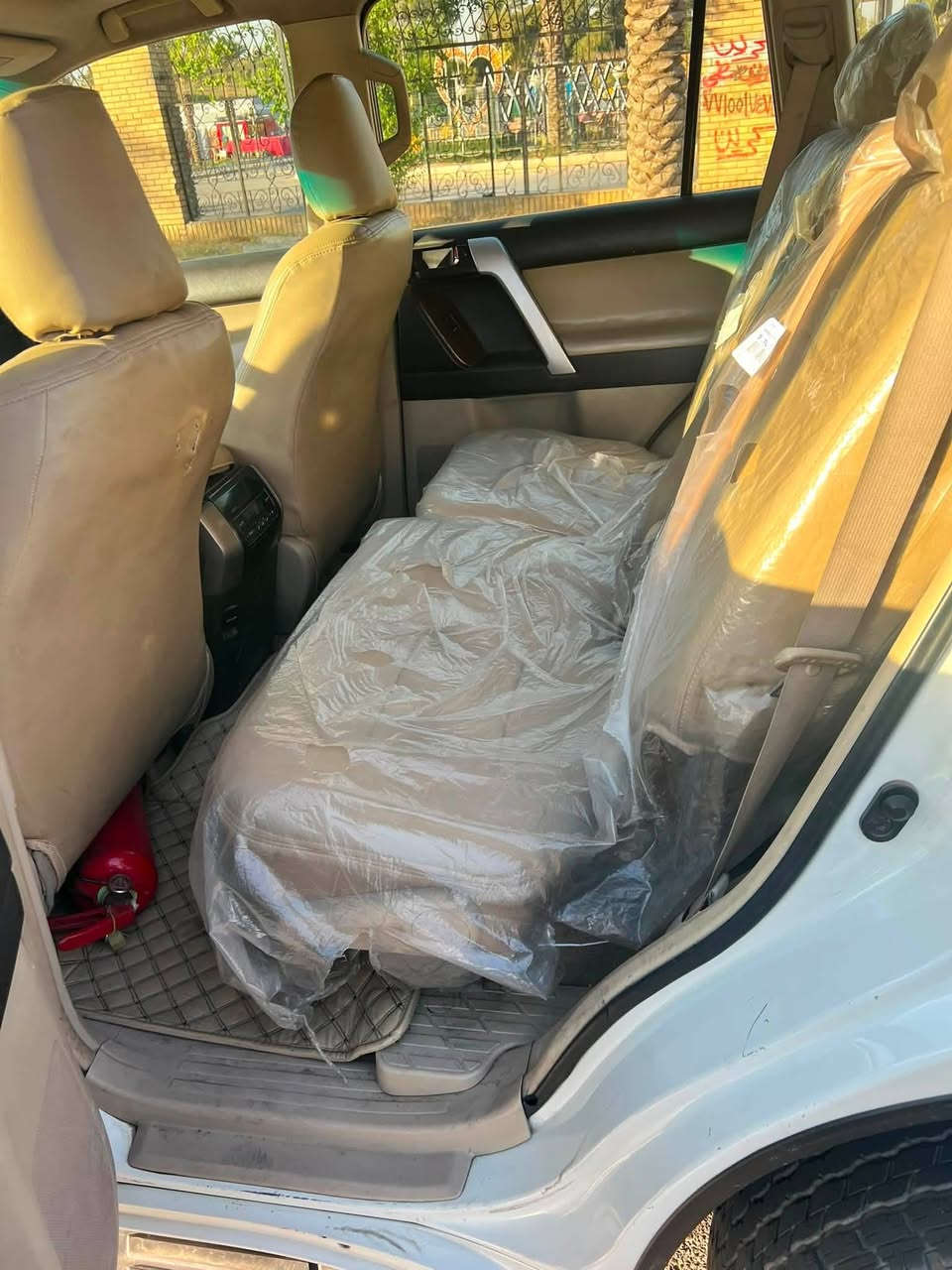 السلام عليكم
برادو 12 كويتي دبل تانكي TXL

مكينة 4000 ستة سلندر

فتحة 

حساس خلفي

كامرا خلفية

بصمة

ثلاجة

ثلاث قطع تبريد 

تحكم ستيرن

شاشة

ماشية 172 قابل للزيادة

نضيفة جدا بدون صبغ فقط بارد وتكحيل وكما موضح بالسونار المرفق

صدر كير مكينة نضيف جدا استخدام شخصي

السعر 250 وبيهه مجال بسيط حك الجية

مكاني بغداد
للتواصل
***********
